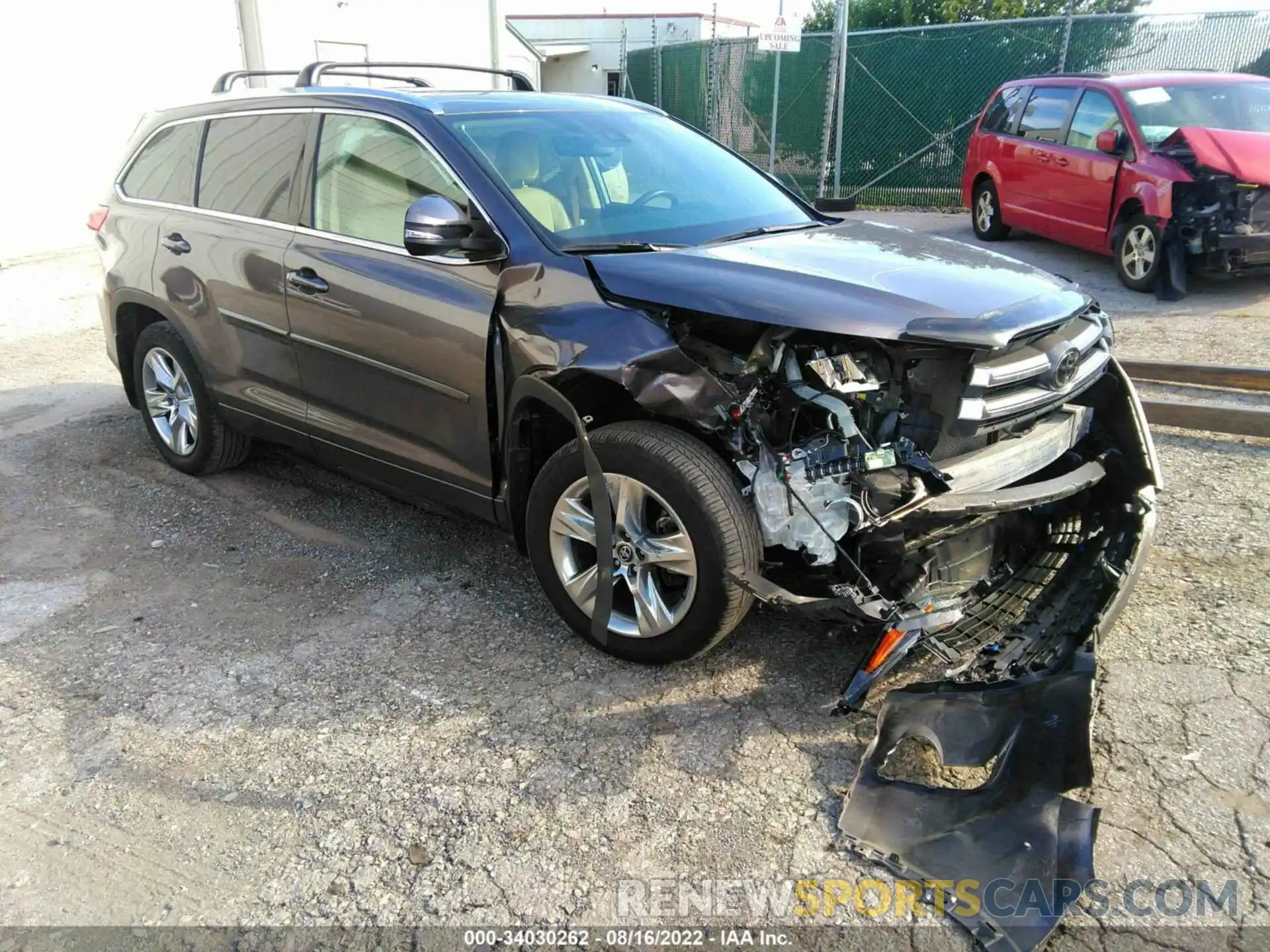 1 Photograph of a damaged car 5TDDZRFH0KS945622 TOYOTA HIGHLANDER 2019