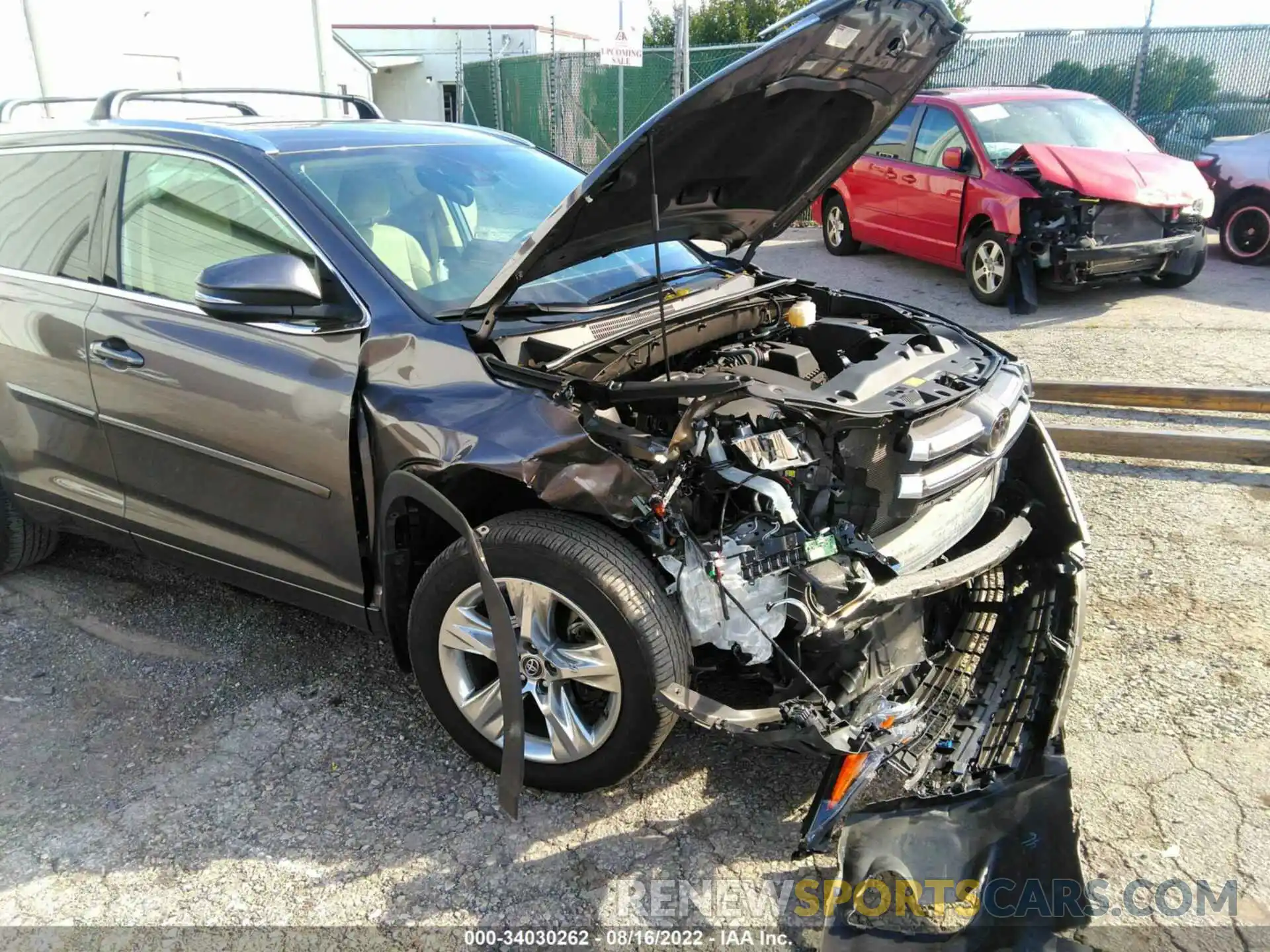 6 Photograph of a damaged car 5TDDZRFH0KS945622 TOYOTA HIGHLANDER 2019