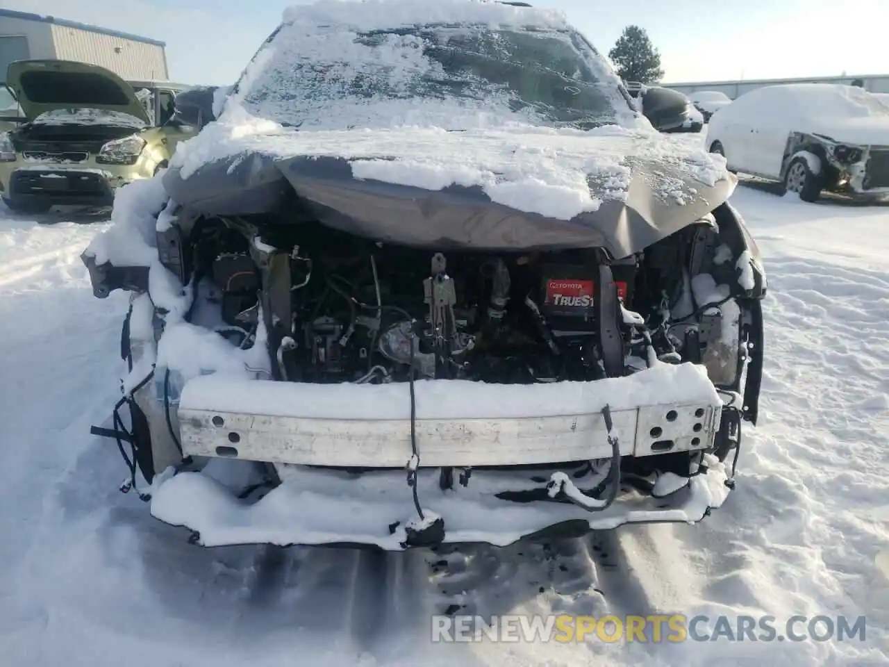 9 Photograph of a damaged car 5TDDZRFH0KS947001 TOYOTA HIGHLANDER 2019