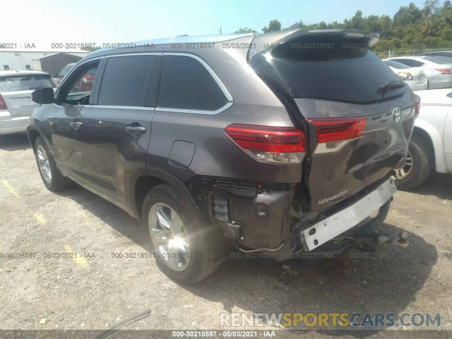 3 Фотография поврежденного автомобиля 5TDDZRFH0KS957317 TOYOTA HIGHLANDER 2019