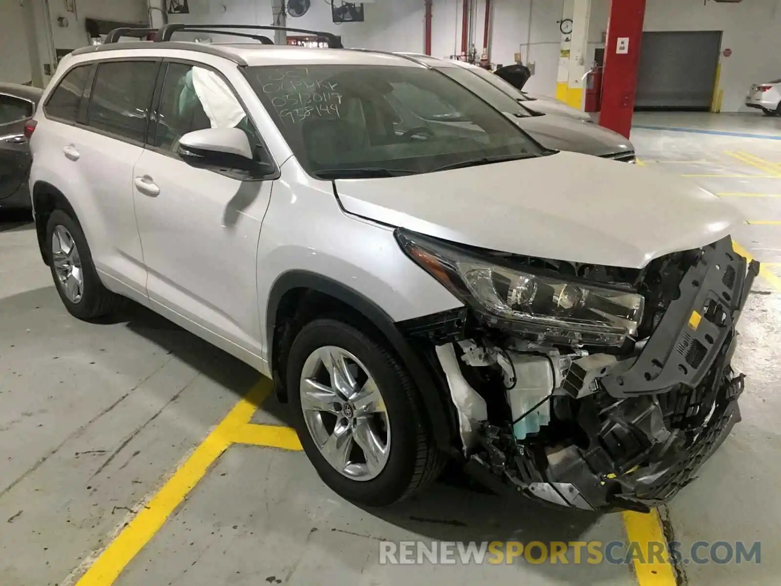 1 Photograph of a damaged car 5TDDZRFH0KS958144 TOYOTA HIGHLANDER 2019