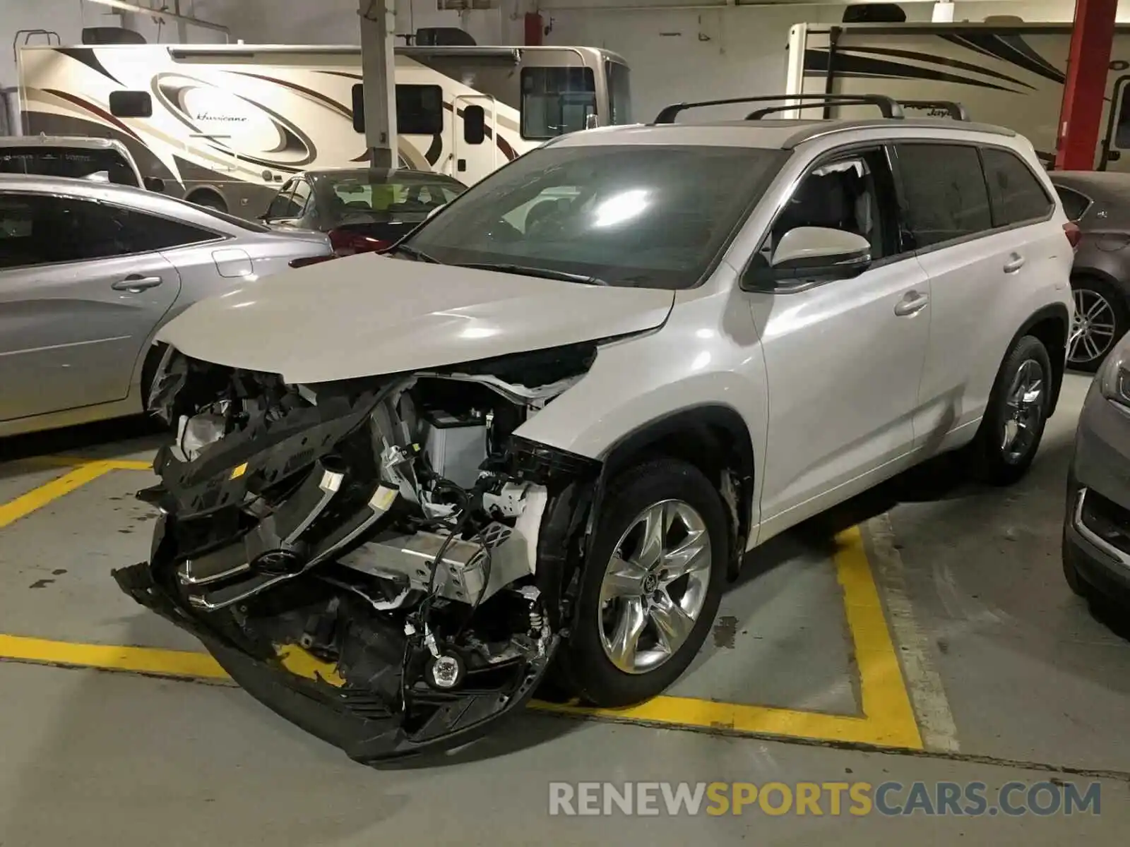 2 Photograph of a damaged car 5TDDZRFH0KS958144 TOYOTA HIGHLANDER 2019