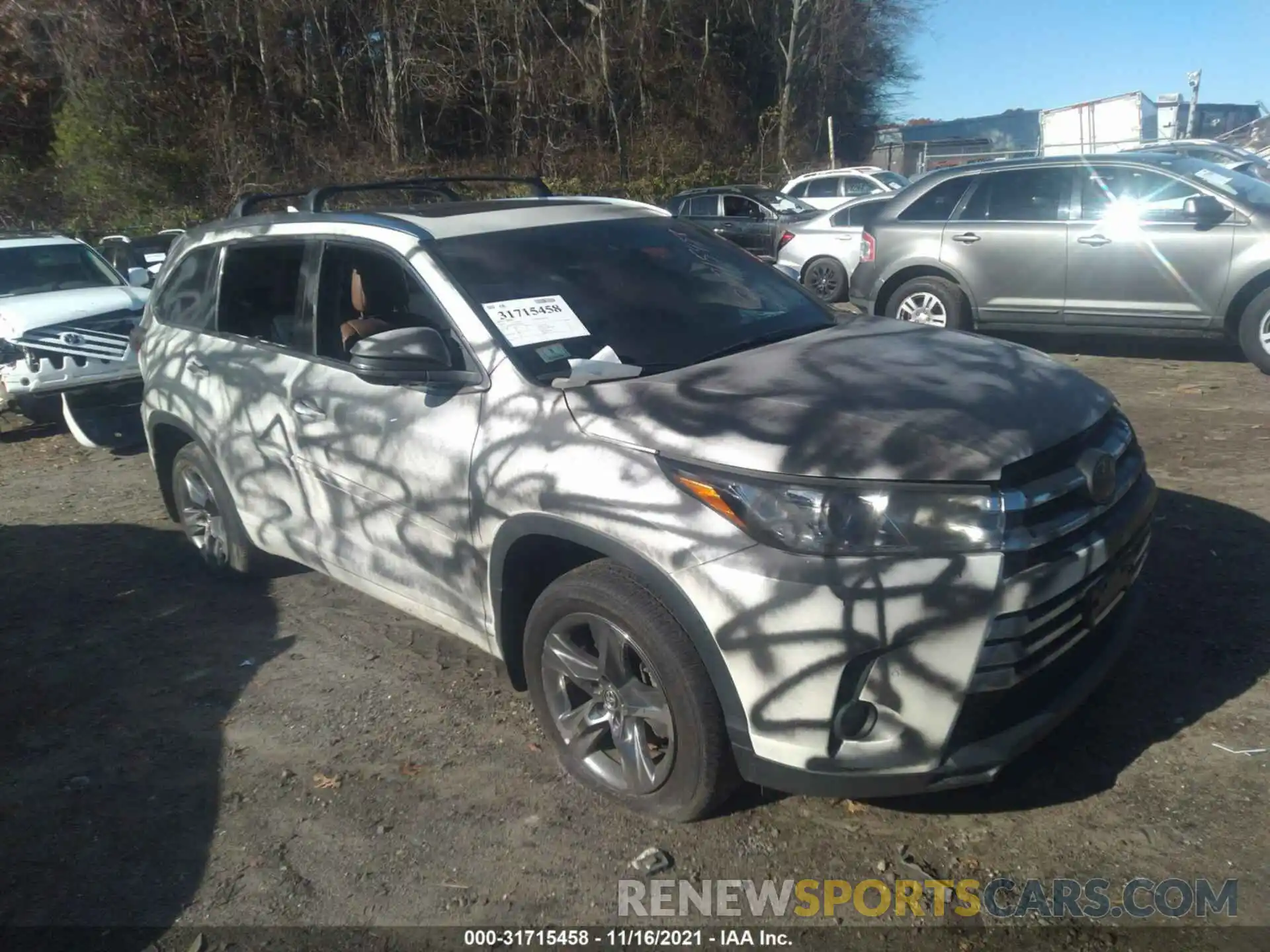 1 Photograph of a damaged car 5TDDZRFH0KS965725 TOYOTA HIGHLANDER 2019