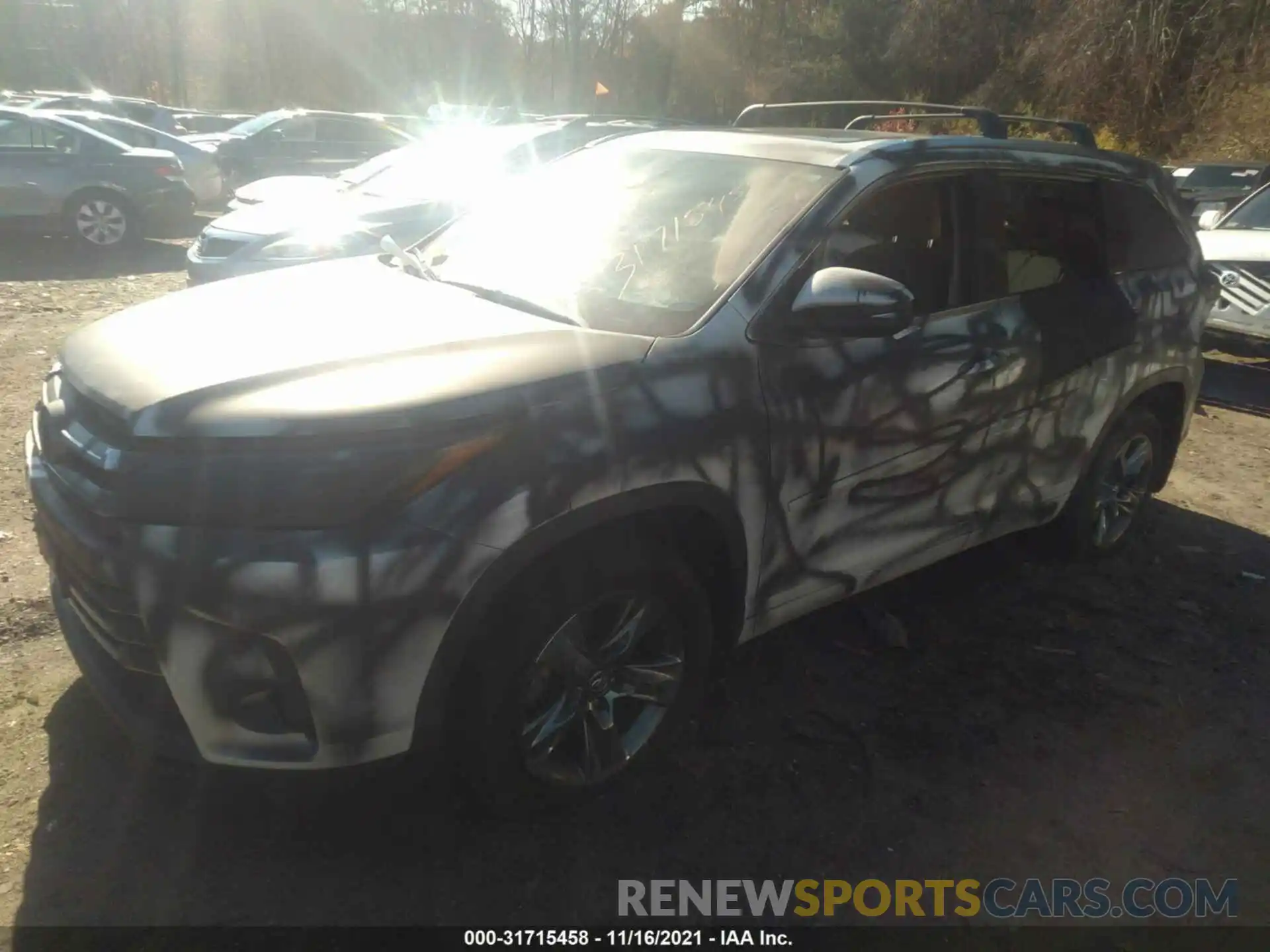 2 Photograph of a damaged car 5TDDZRFH0KS965725 TOYOTA HIGHLANDER 2019