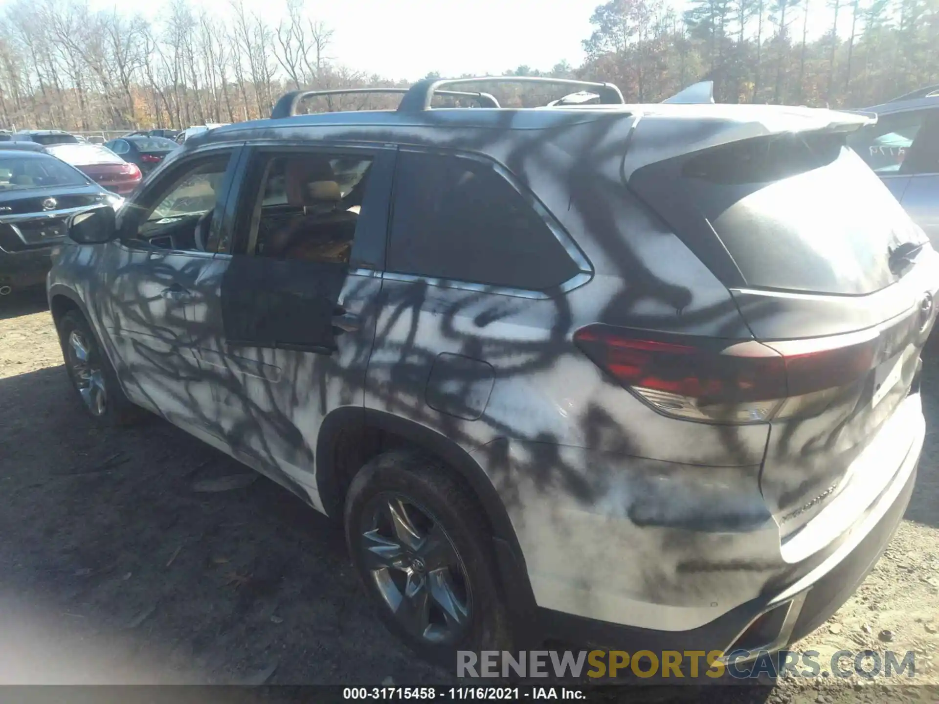 3 Photograph of a damaged car 5TDDZRFH0KS965725 TOYOTA HIGHLANDER 2019