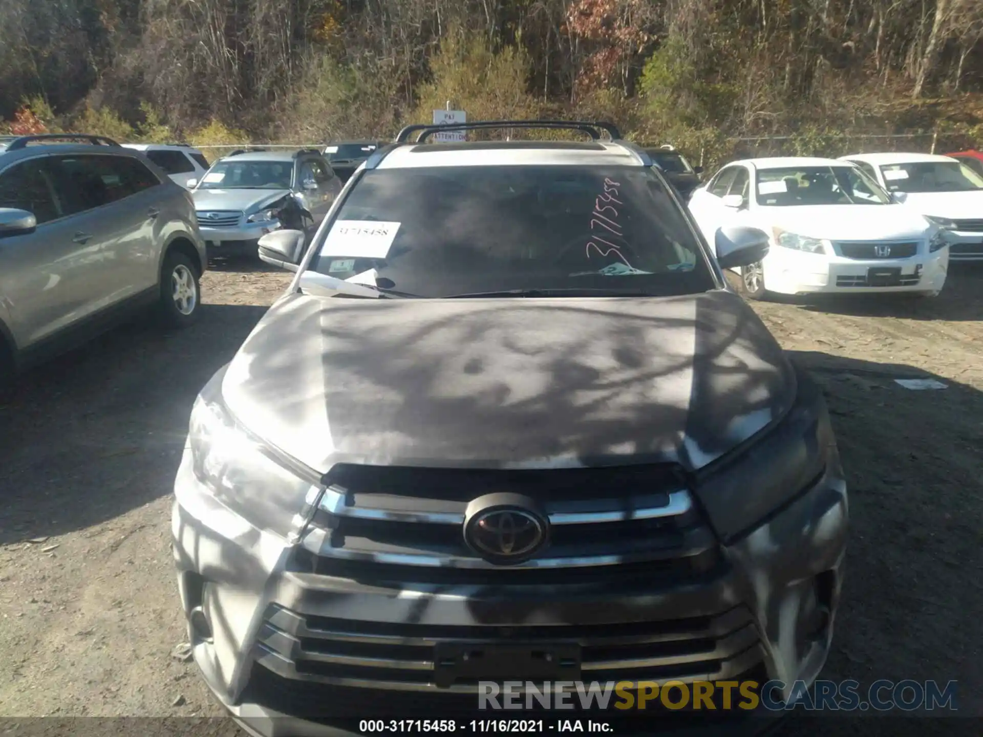 6 Photograph of a damaged car 5TDDZRFH0KS965725 TOYOTA HIGHLANDER 2019