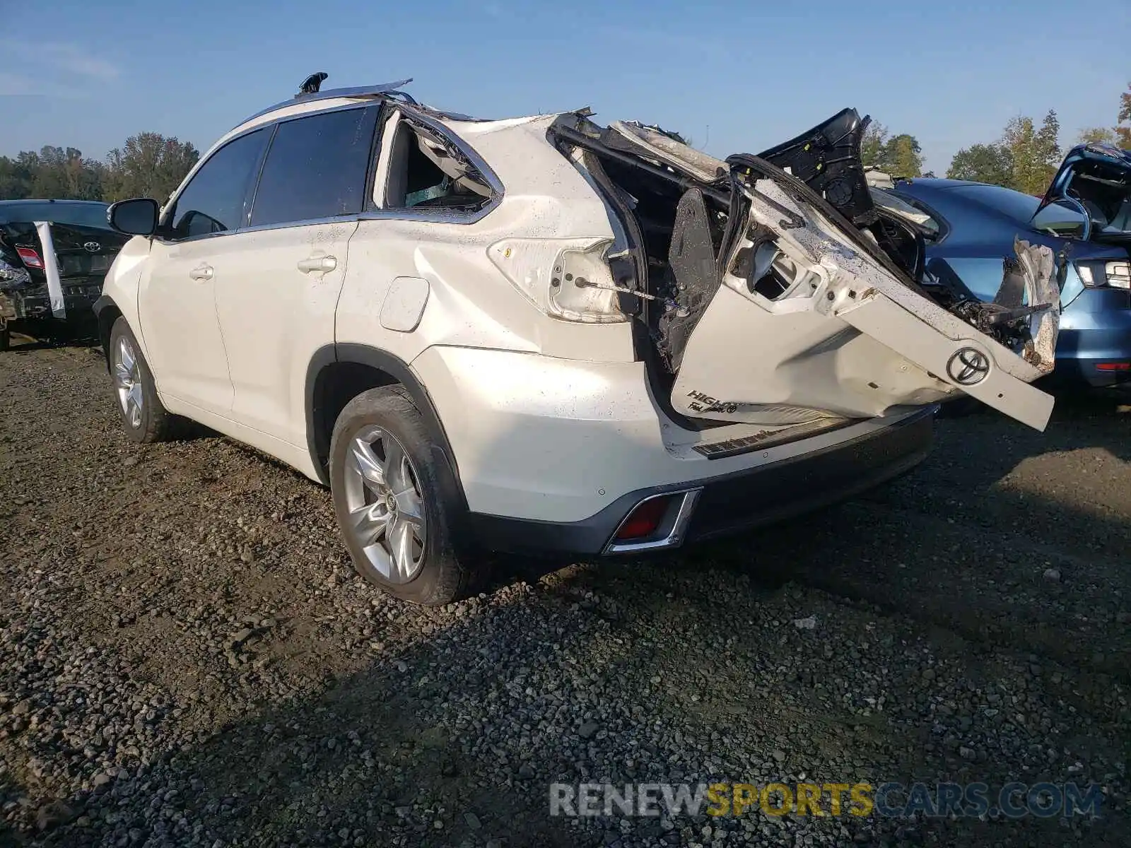 3 Photograph of a damaged car 5TDDZRFH0KS968074 TOYOTA HIGHLANDER 2019