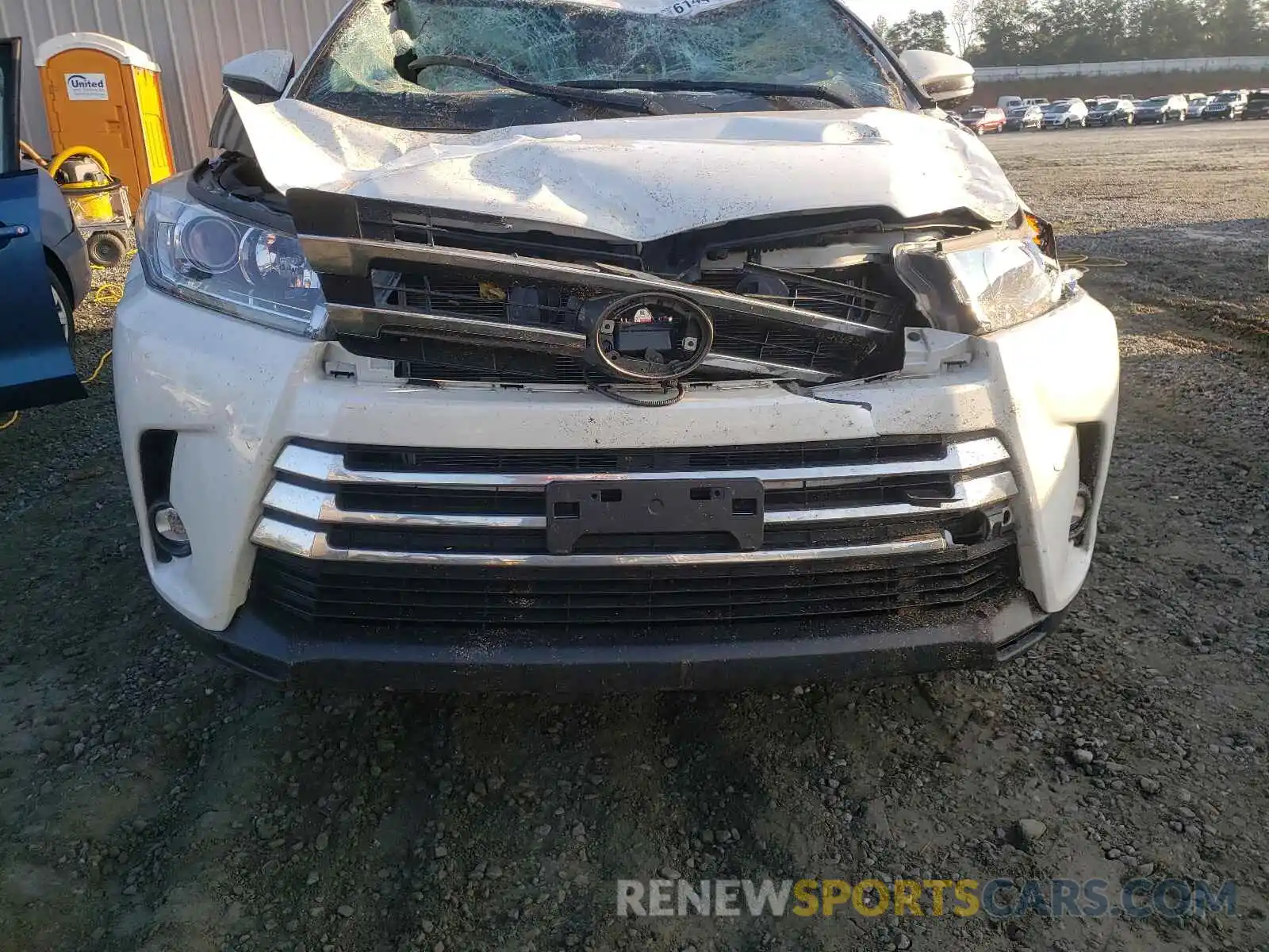 7 Photograph of a damaged car 5TDDZRFH0KS968074 TOYOTA HIGHLANDER 2019