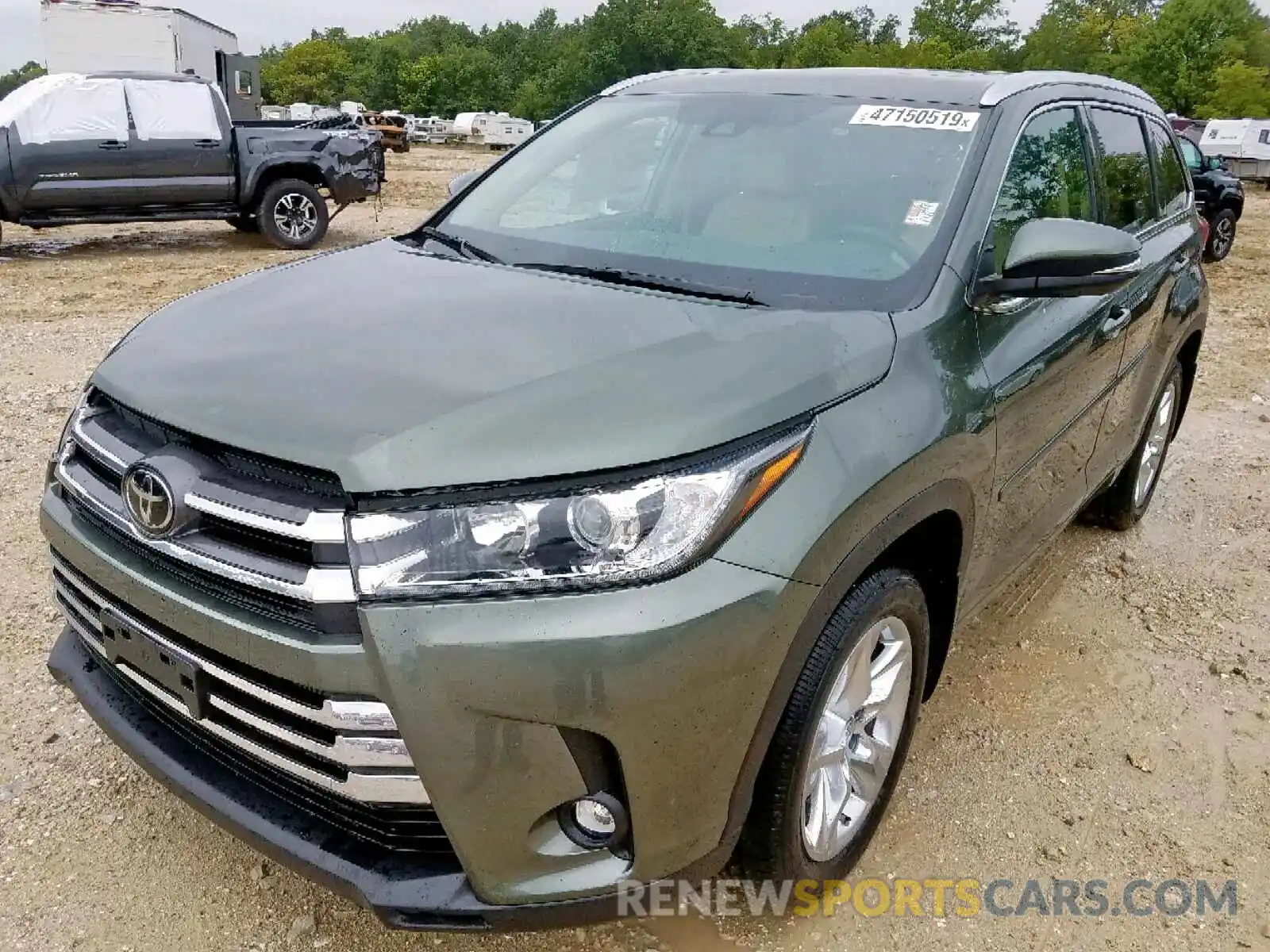 2 Photograph of a damaged car 5TDDZRFH0KS970830 TOYOTA HIGHLANDER 2019