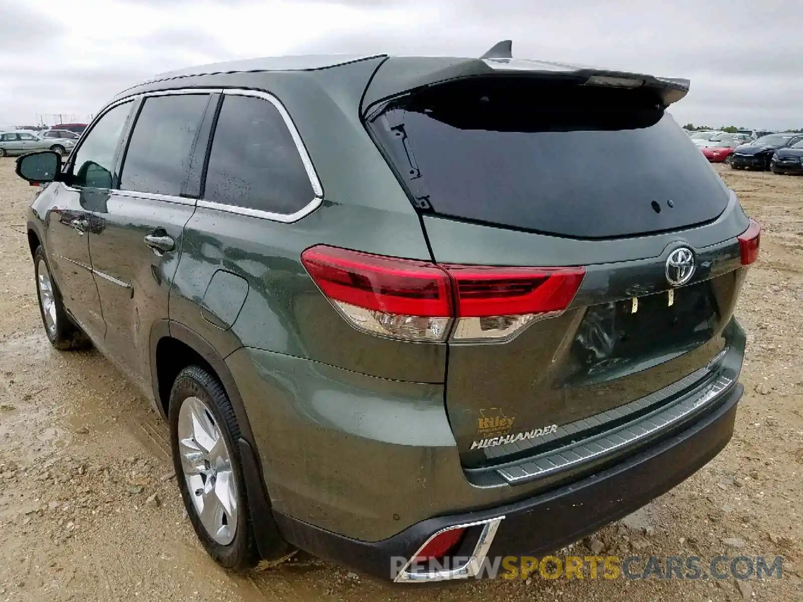 3 Photograph of a damaged car 5TDDZRFH0KS970830 TOYOTA HIGHLANDER 2019