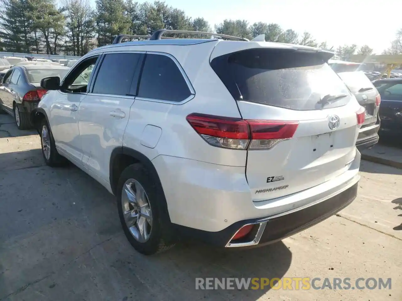 3 Photograph of a damaged car 5TDDZRFH0KS977308 TOYOTA HIGHLANDER 2019