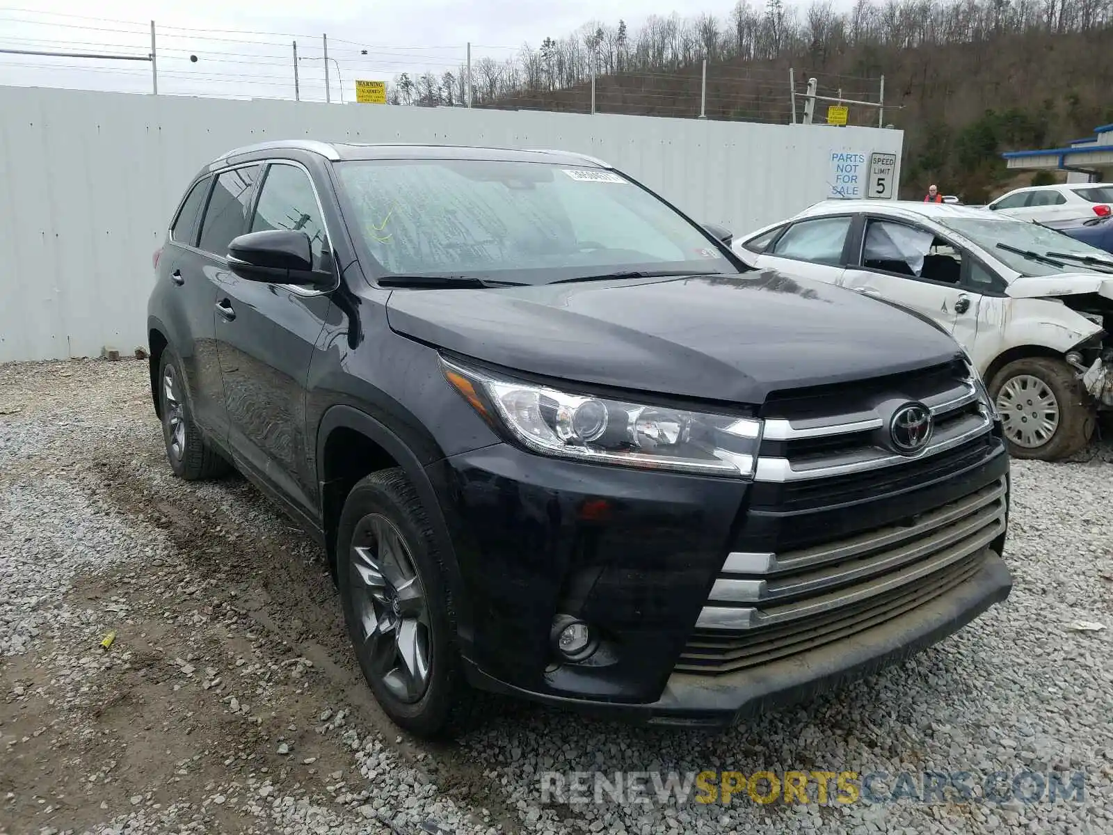 1 Photograph of a damaged car 5TDDZRFH0KS978569 TOYOTA HIGHLANDER 2019