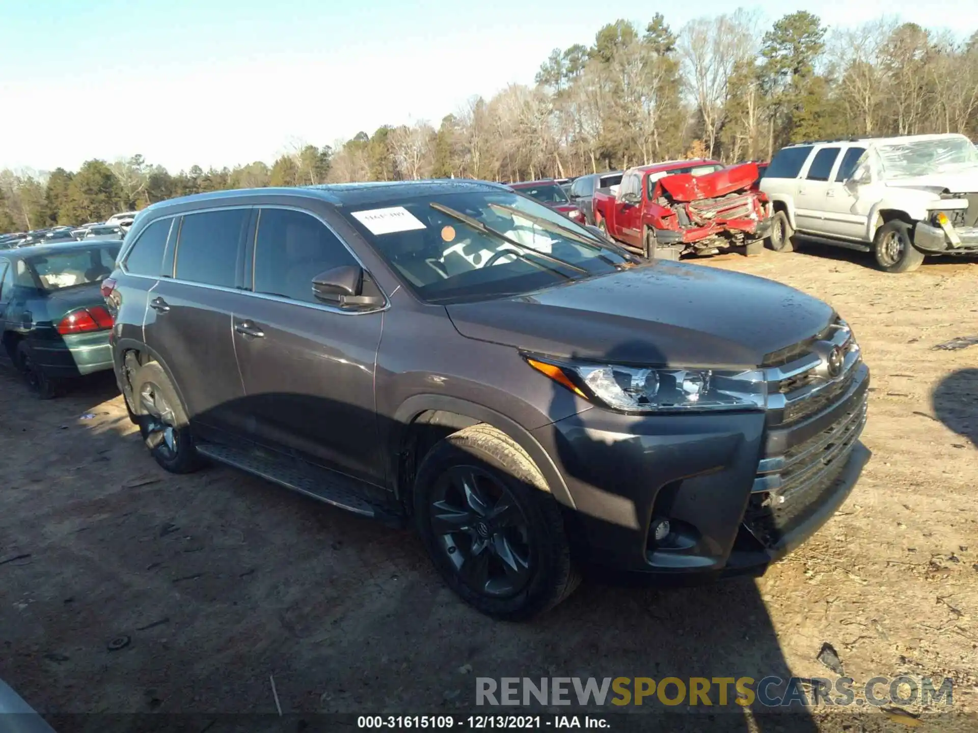 1 Photograph of a damaged car 5TDDZRFH0KS979849 TOYOTA HIGHLANDER 2019