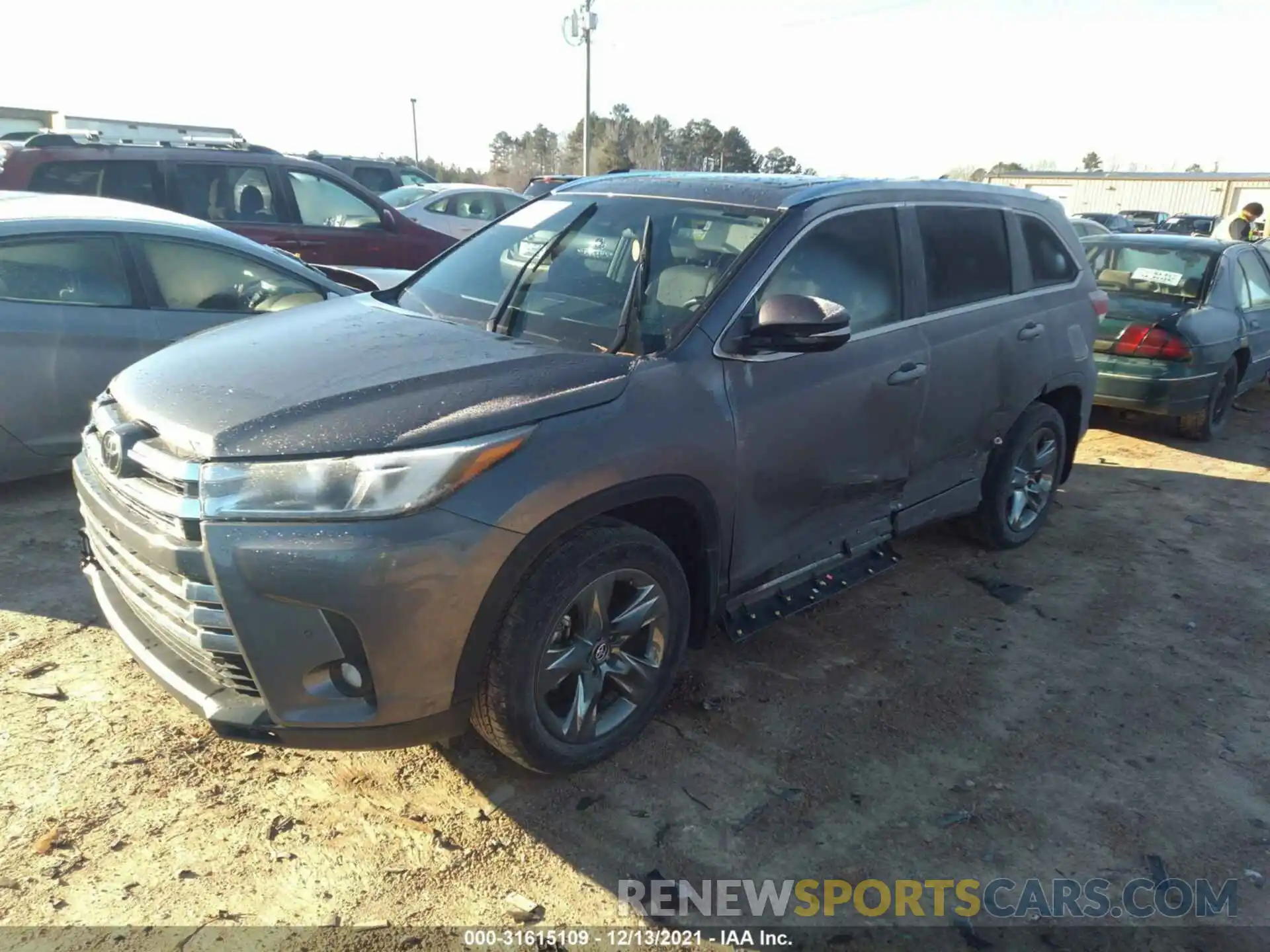 2 Photograph of a damaged car 5TDDZRFH0KS979849 TOYOTA HIGHLANDER 2019