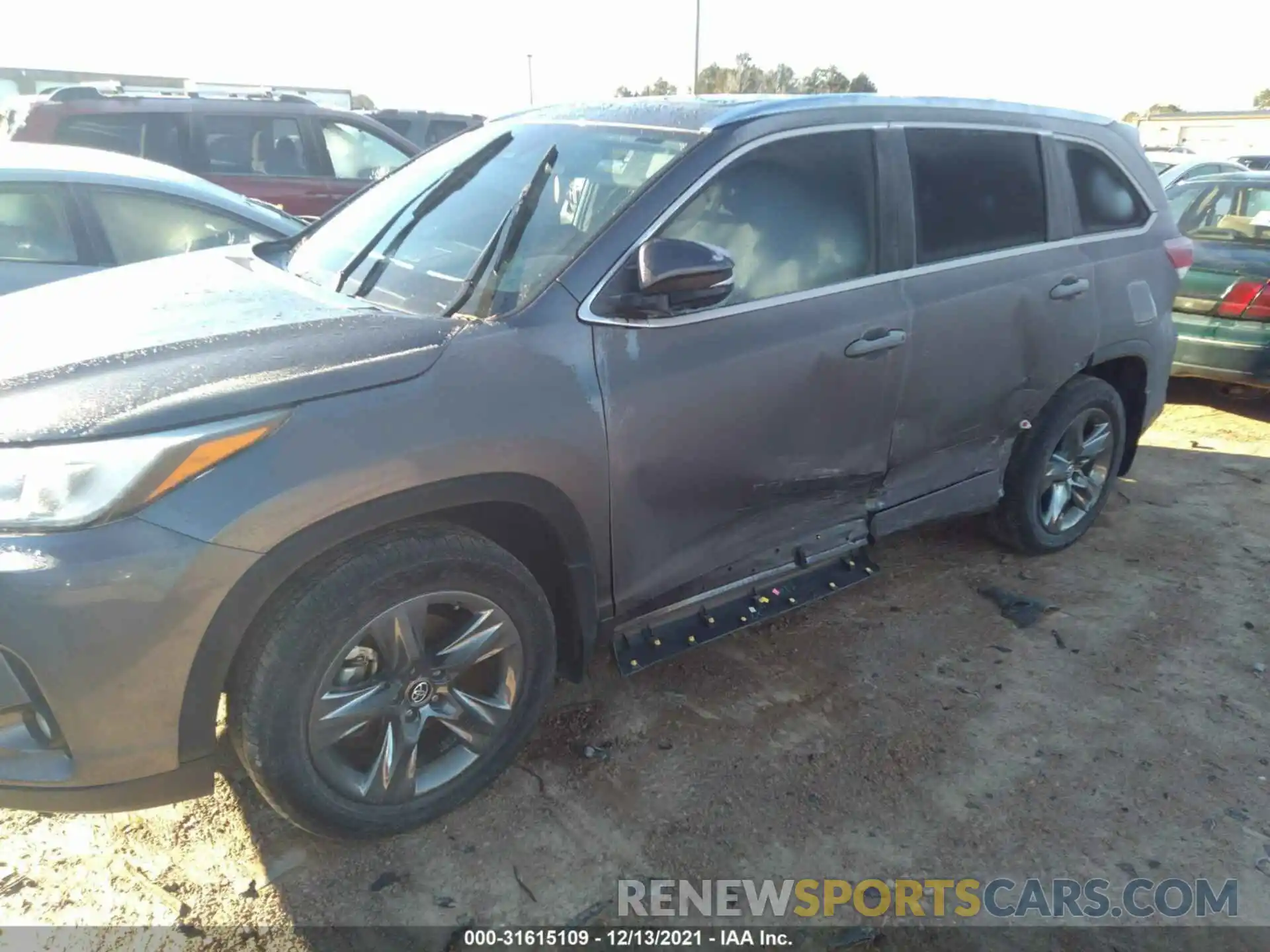 6 Photograph of a damaged car 5TDDZRFH0KS979849 TOYOTA HIGHLANDER 2019