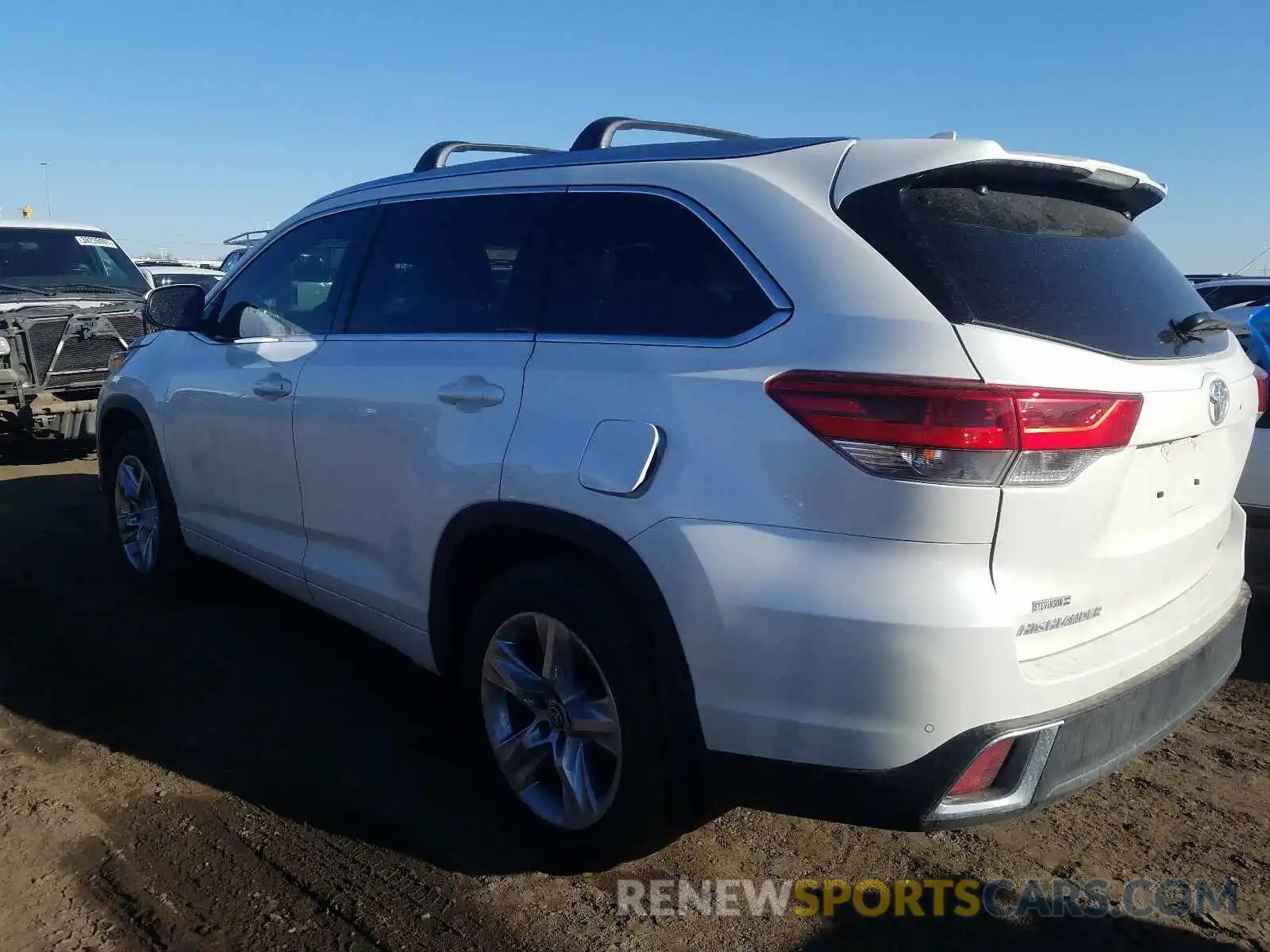 3 Photograph of a damaged car 5TDDZRFH0KS989149 TOYOTA HIGHLANDER 2019