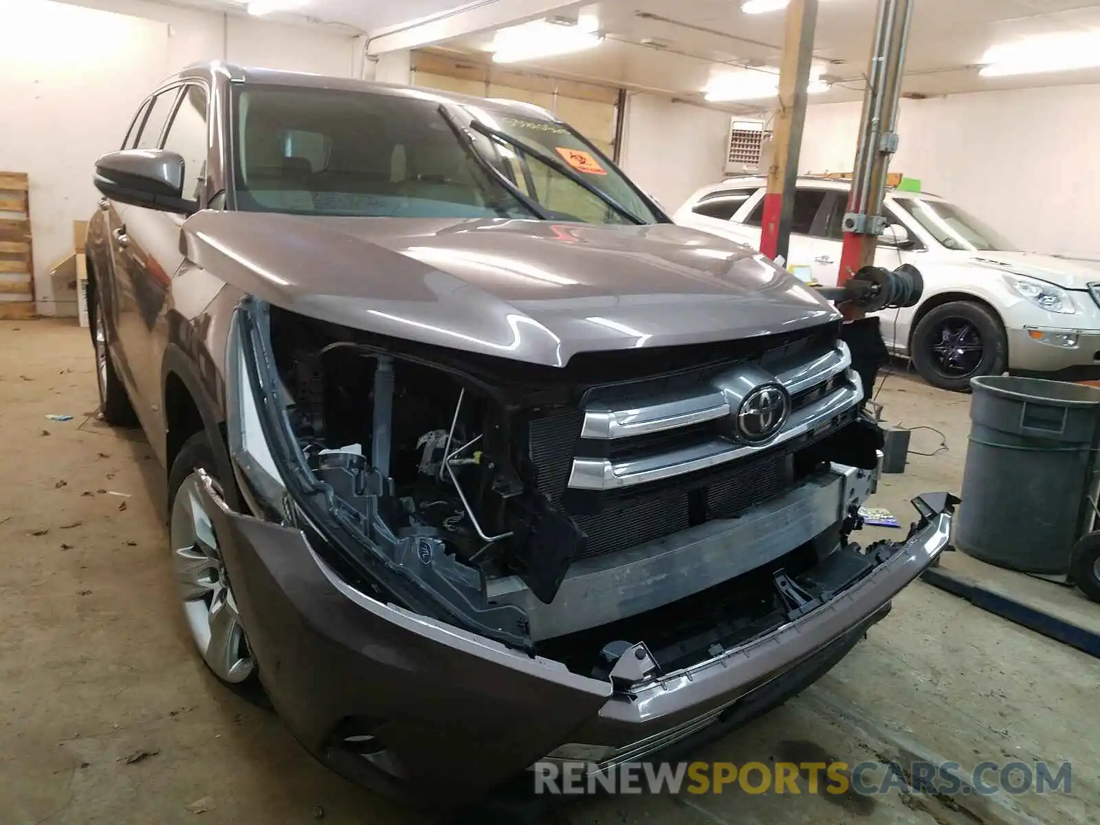 1 Photograph of a damaged car 5TDDZRFH0KS989166 TOYOTA HIGHLANDER 2019