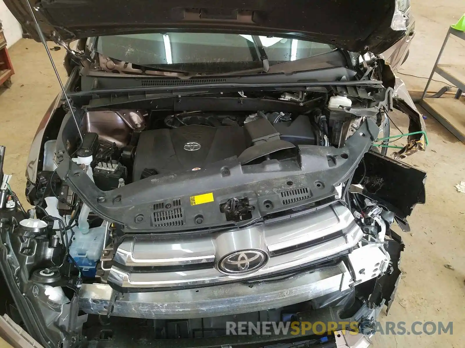 7 Photograph of a damaged car 5TDDZRFH0KS989166 TOYOTA HIGHLANDER 2019