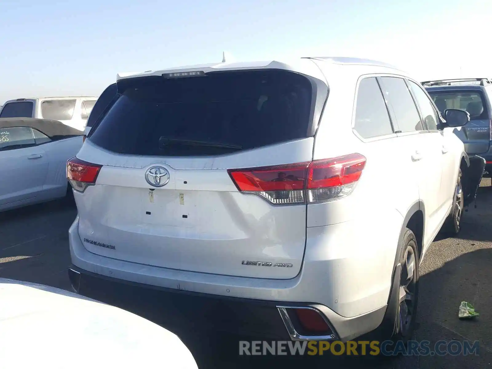 4 Photograph of a damaged car 5TDDZRFH0KS990821 TOYOTA HIGHLANDER 2019