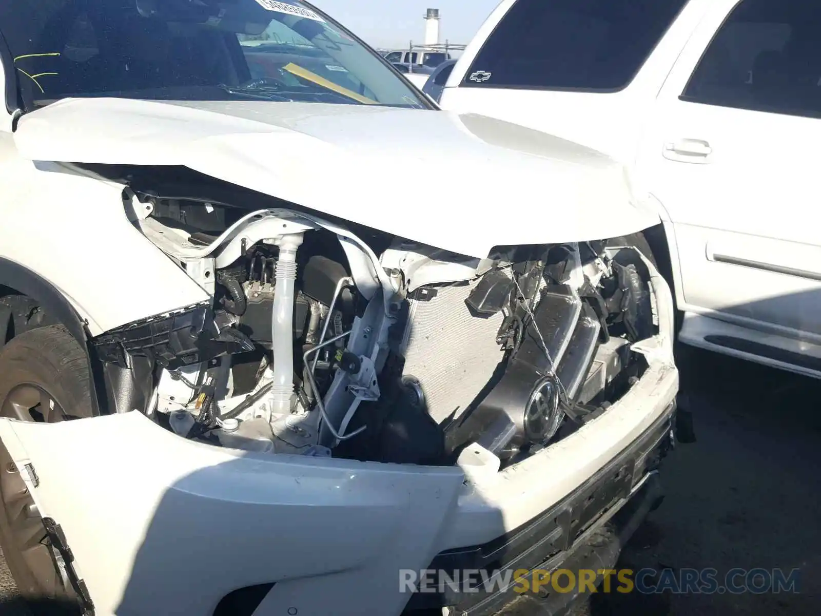 9 Photograph of a damaged car 5TDDZRFH0KS990821 TOYOTA HIGHLANDER 2019