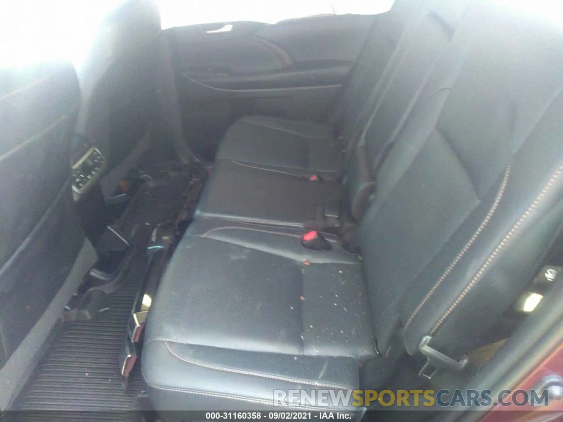 8 Photograph of a damaged car 5TDDZRFH0KS992777 TOYOTA HIGHLANDER 2019