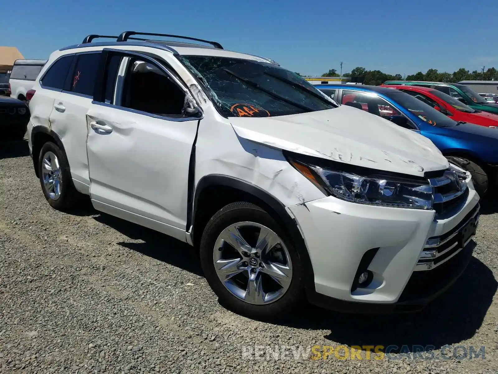 1 Photograph of a damaged car 5TDDZRFH0KS992908 TOYOTA HIGHLANDER 2019