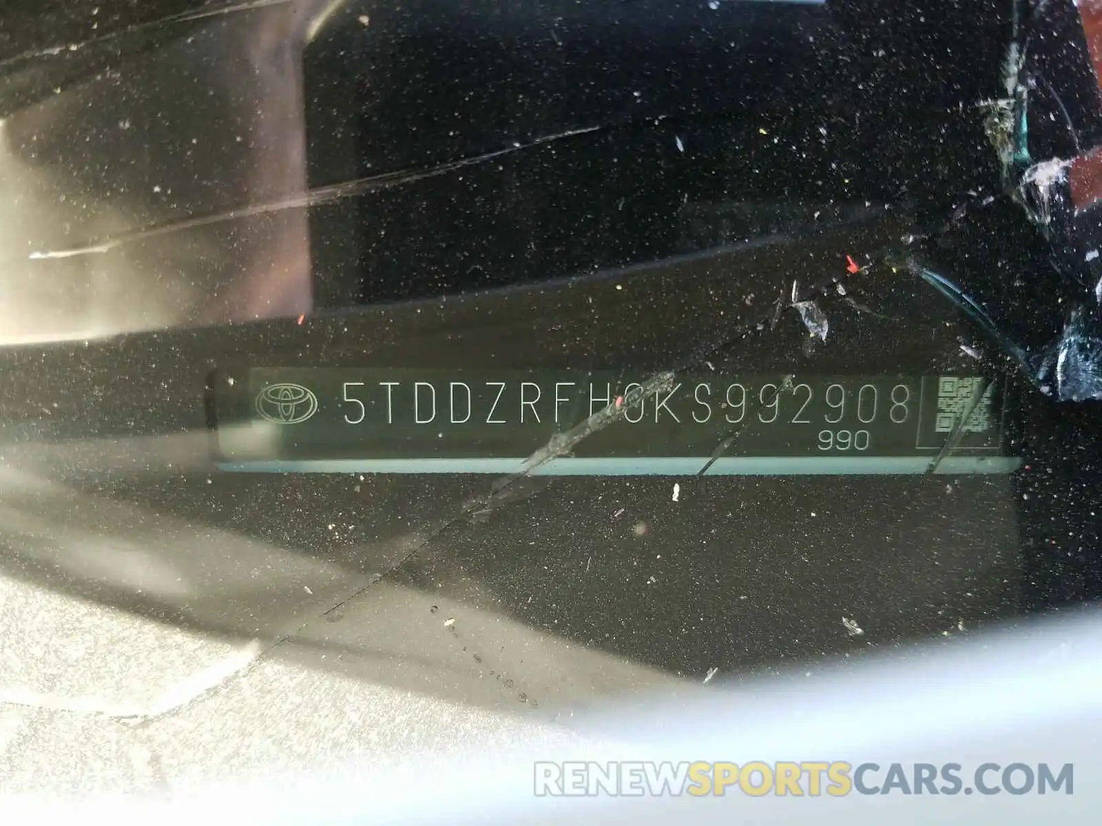 10 Photograph of a damaged car 5TDDZRFH0KS992908 TOYOTA HIGHLANDER 2019