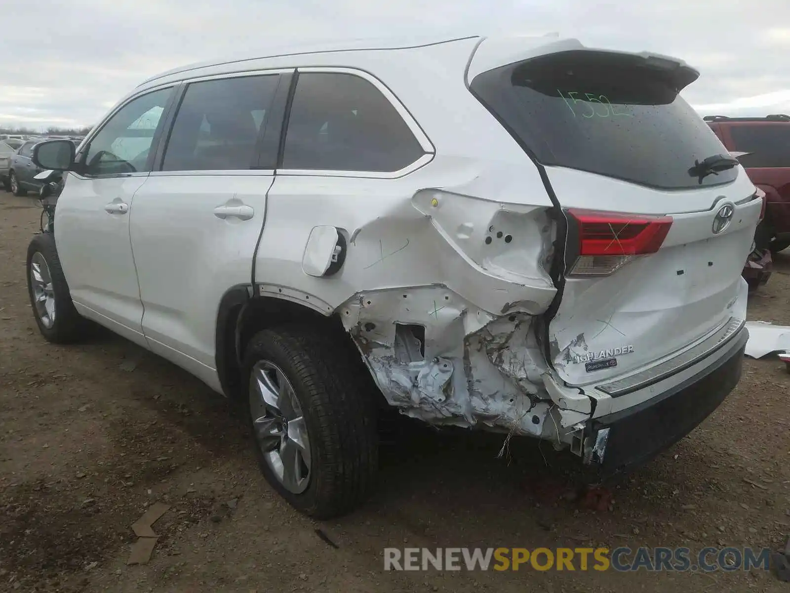 3 Photograph of a damaged car 5TDDZRFH1KS717807 TOYOTA HIGHLANDER 2019