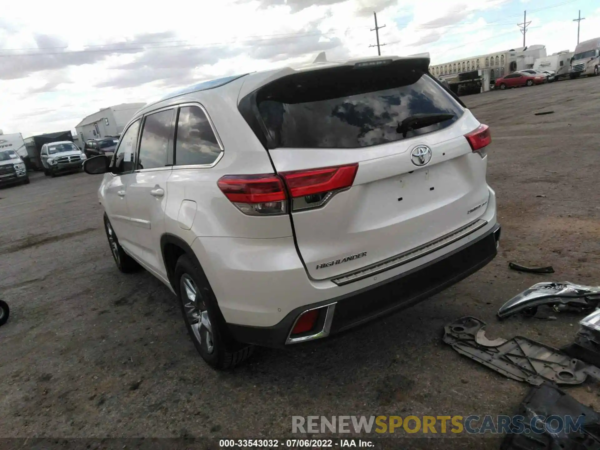 3 Photograph of a damaged car 5TDDZRFH1KS733442 TOYOTA HIGHLANDER 2019