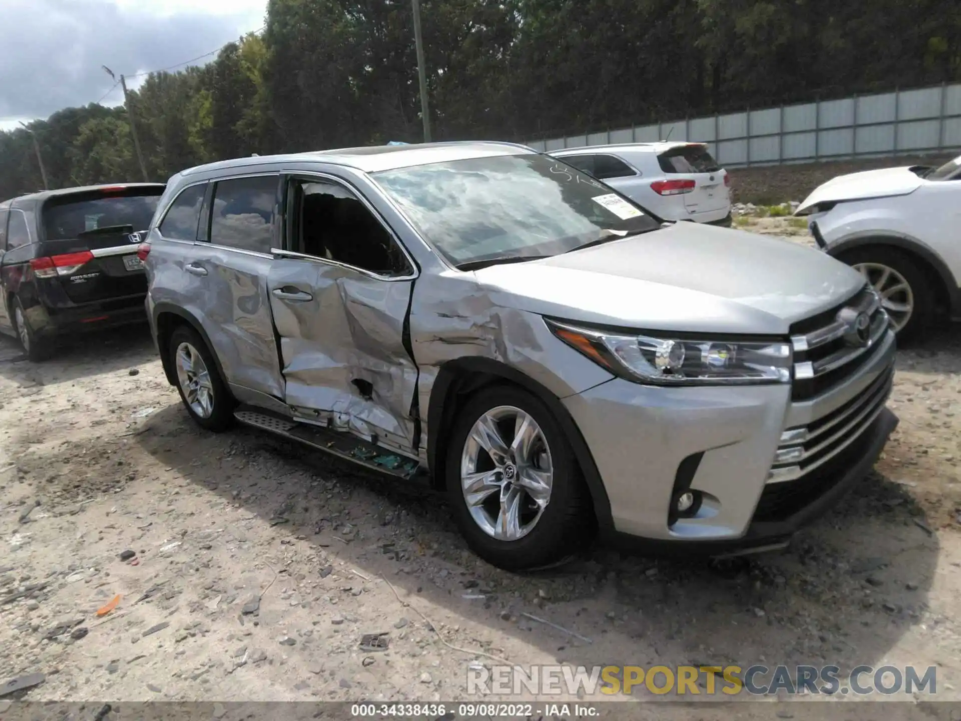 1 Photograph of a damaged car 5TDDZRFH1KS738849 TOYOTA HIGHLANDER 2019