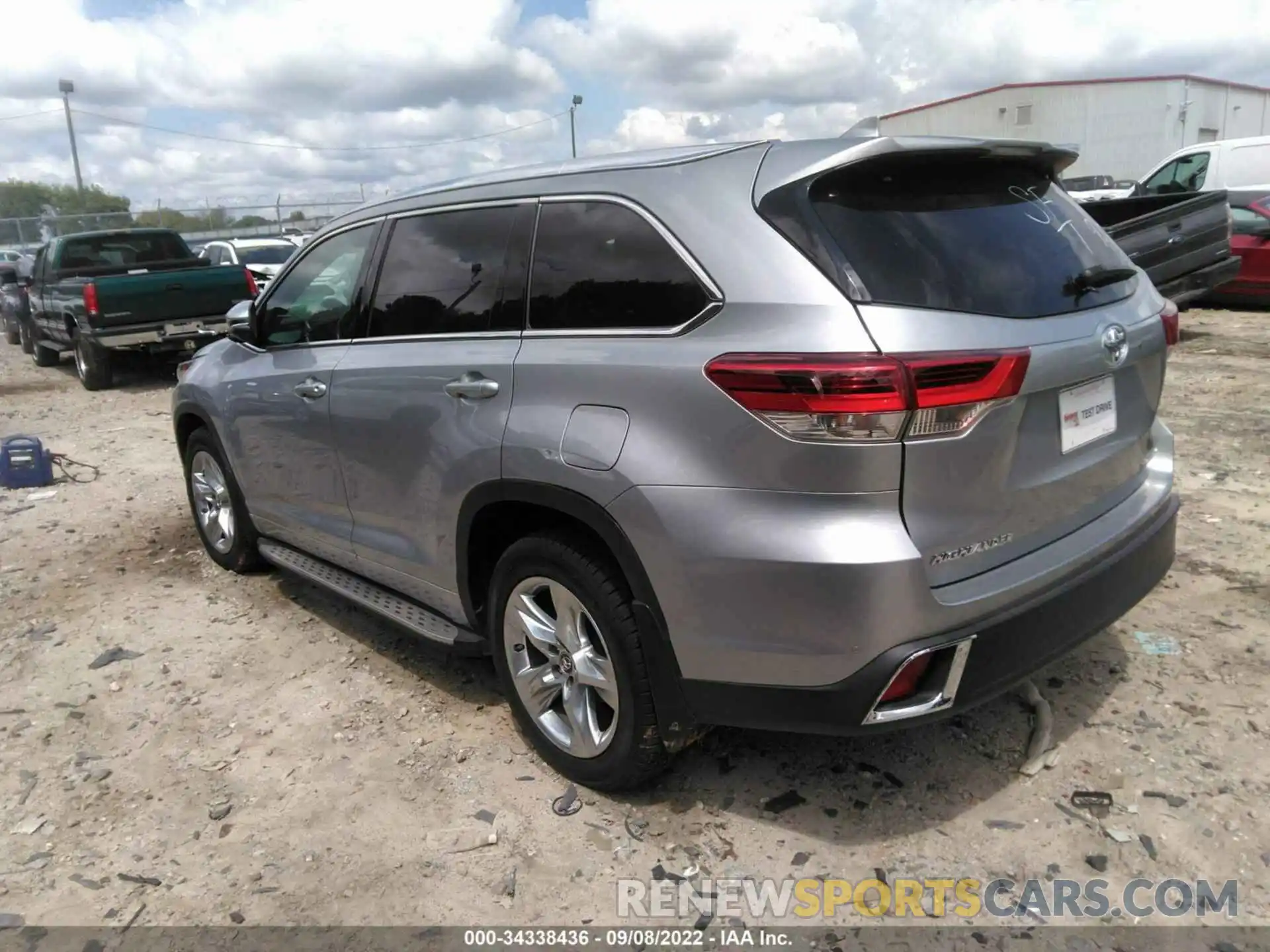 3 Photograph of a damaged car 5TDDZRFH1KS738849 TOYOTA HIGHLANDER 2019