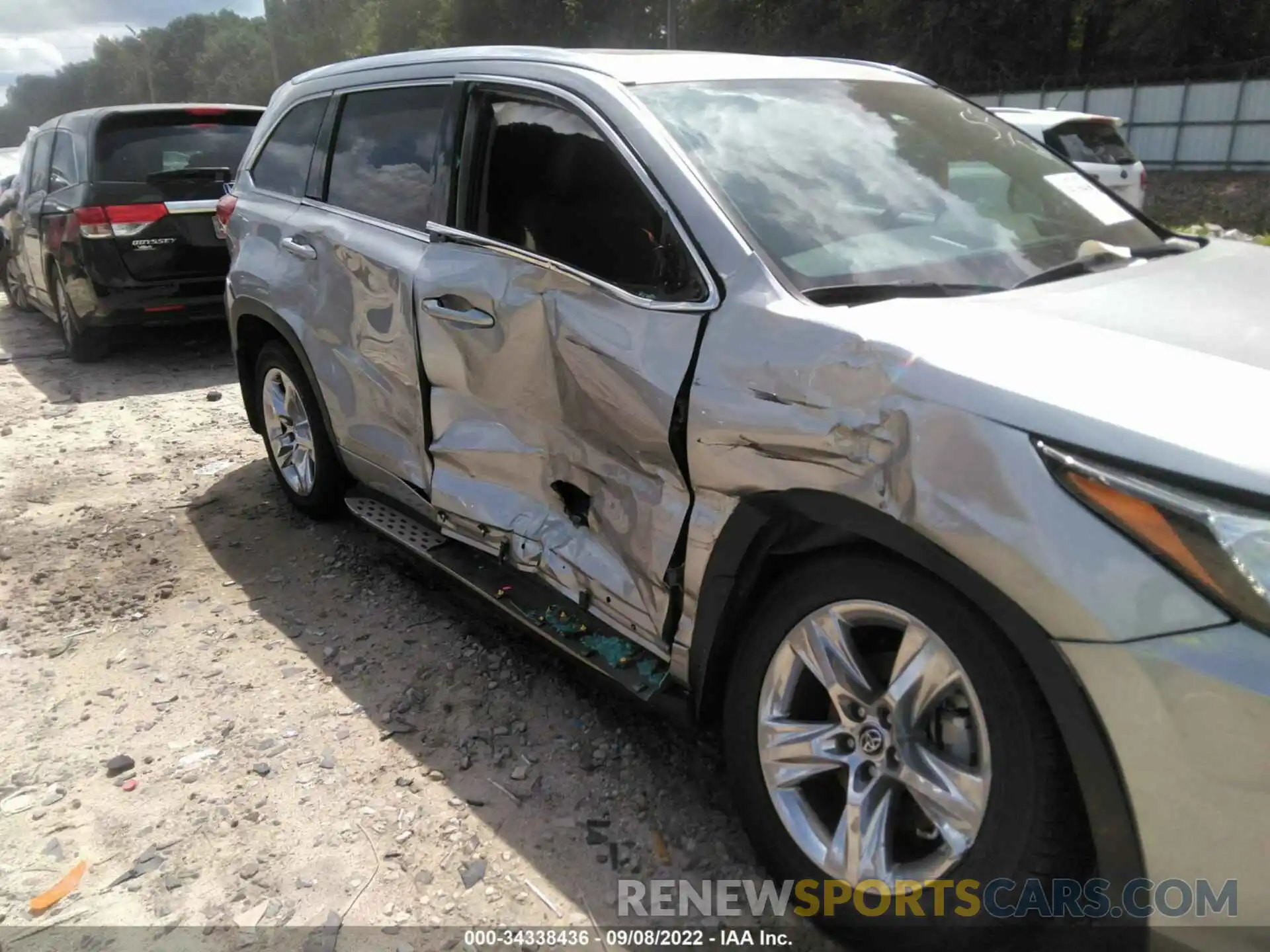 6 Photograph of a damaged car 5TDDZRFH1KS738849 TOYOTA HIGHLANDER 2019