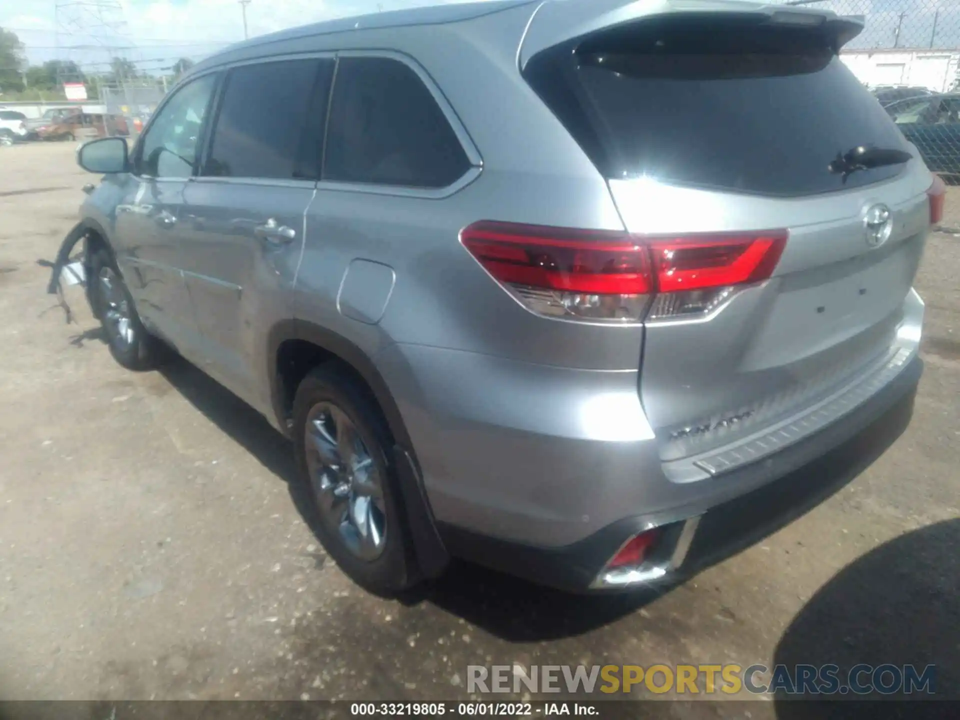 3 Photograph of a damaged car 5TDDZRFH1KS740326 TOYOTA HIGHLANDER 2019