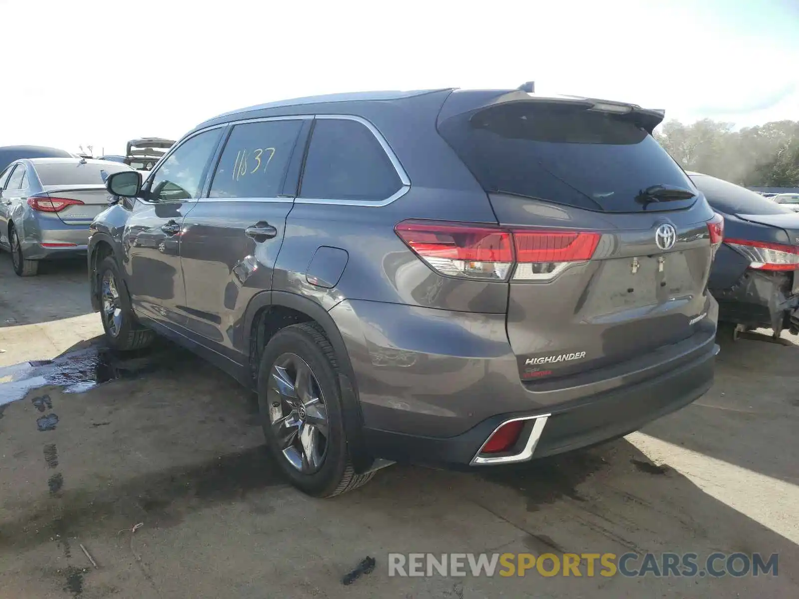 3 Photograph of a damaged car 5TDDZRFH1KS747664 TOYOTA HIGHLANDER 2019