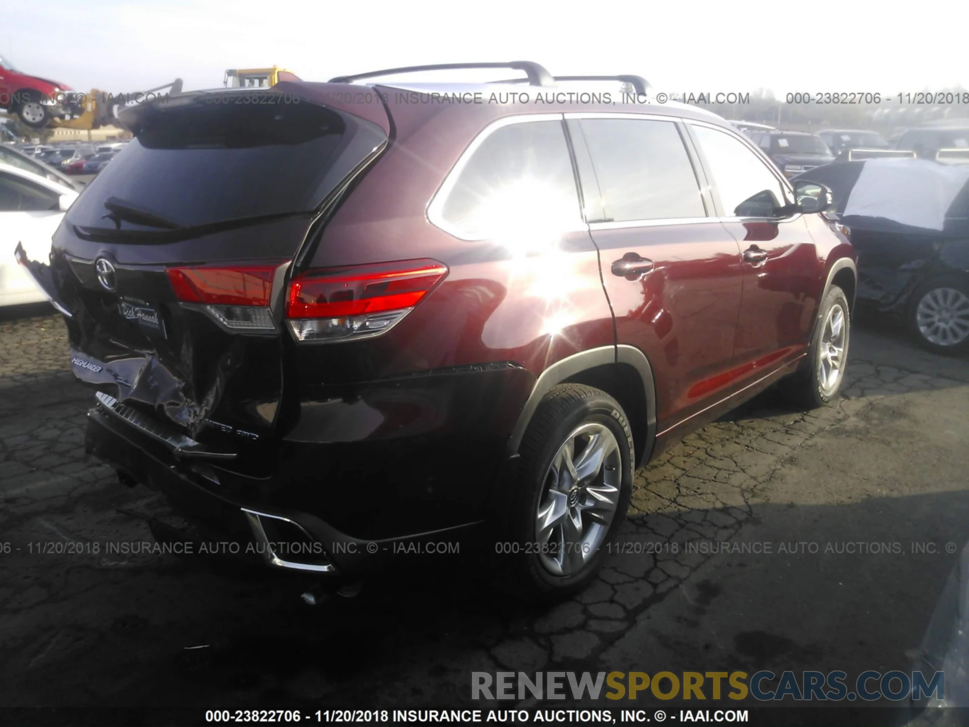 4 Photograph of a damaged car 5TDDZRFH1KS924438 TOYOTA HIGHLANDER 2019