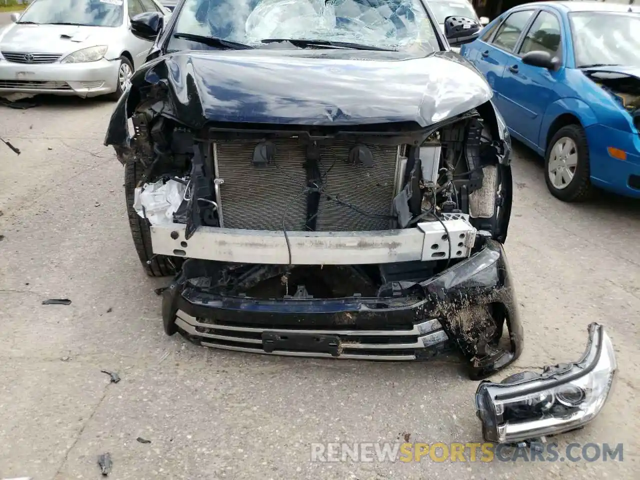 9 Photograph of a damaged car 5TDDZRFH1KS930241 TOYOTA HIGHLANDER 2019