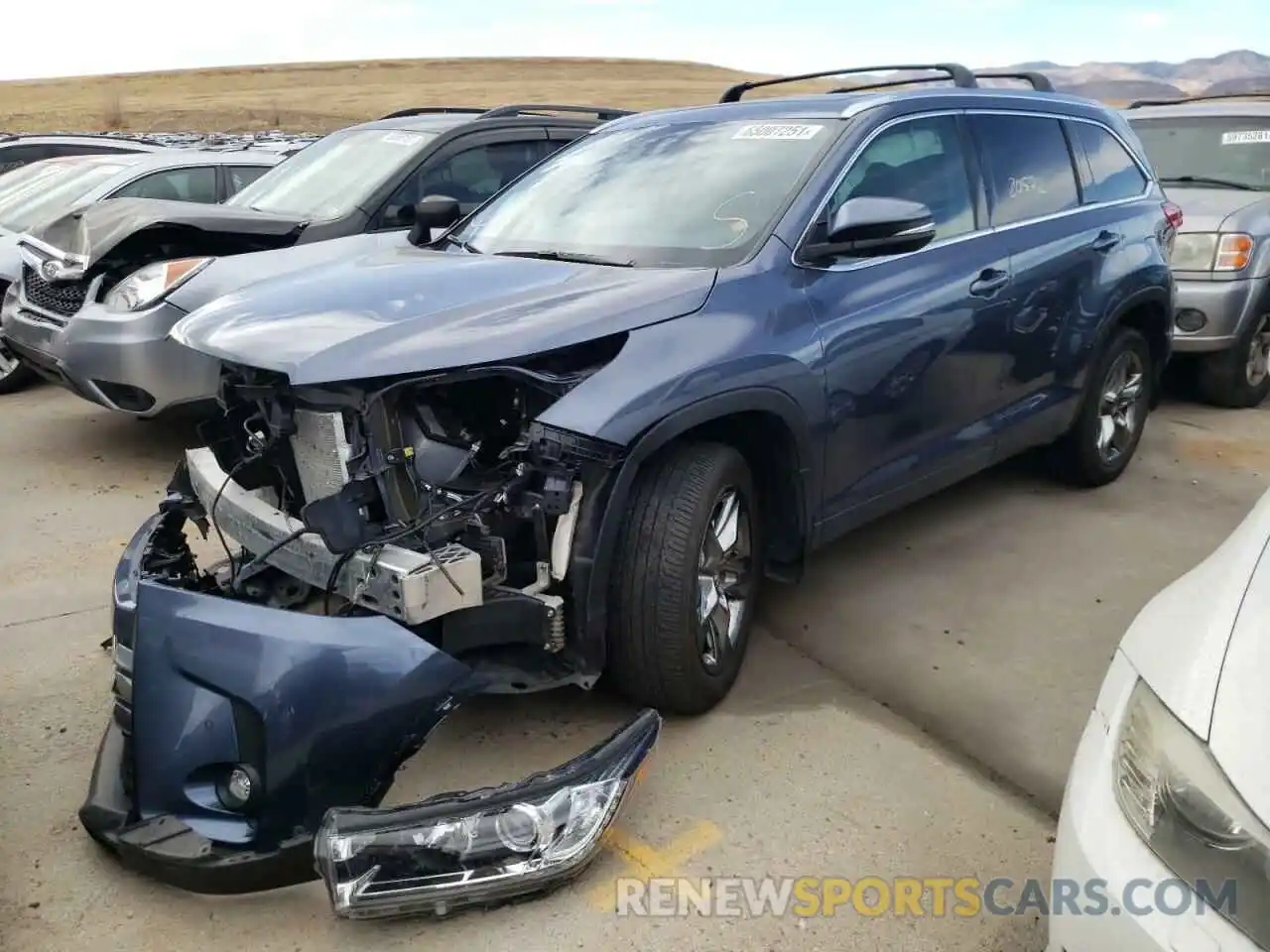 2 Photograph of a damaged car 5TDDZRFH1KS933902 TOYOTA HIGHLANDER 2019