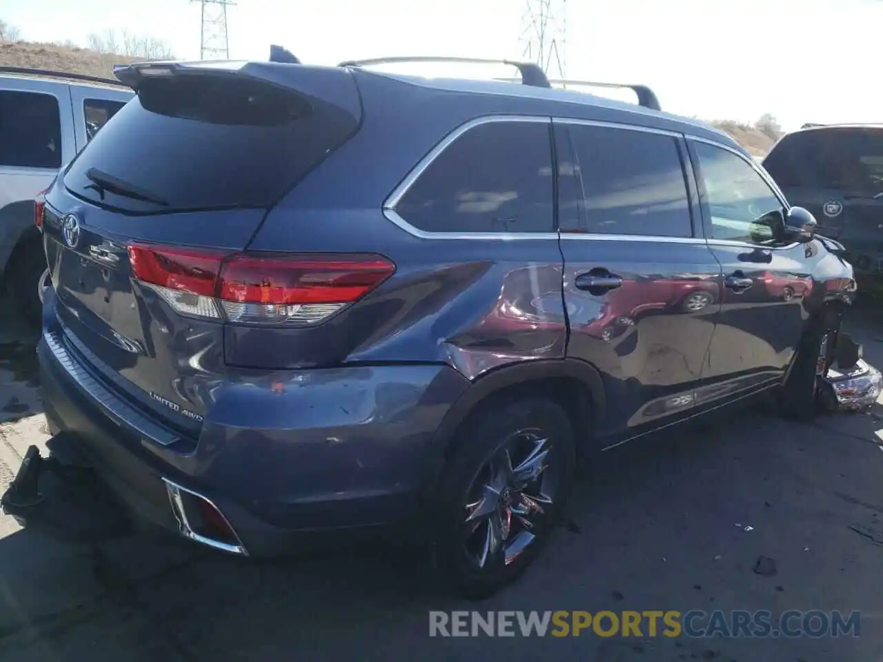 4 Photograph of a damaged car 5TDDZRFH1KS933902 TOYOTA HIGHLANDER 2019