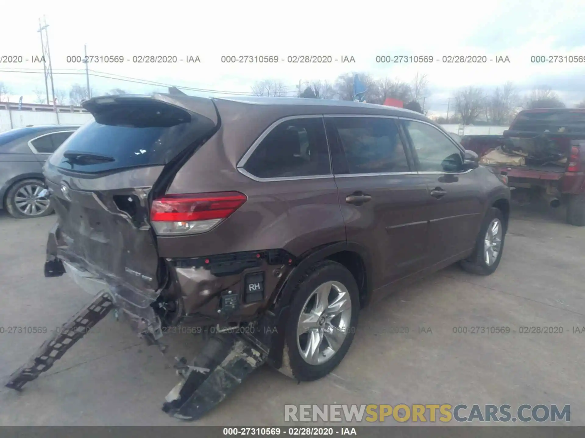 4 Photograph of a damaged car 5TDDZRFH1KS934158 TOYOTA HIGHLANDER 2019