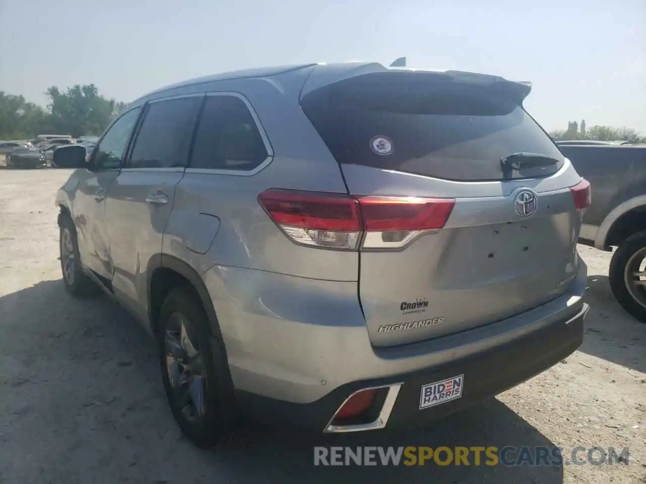 3 Photograph of a damaged car 5TDDZRFH1KS936539 TOYOTA HIGHLANDER 2019