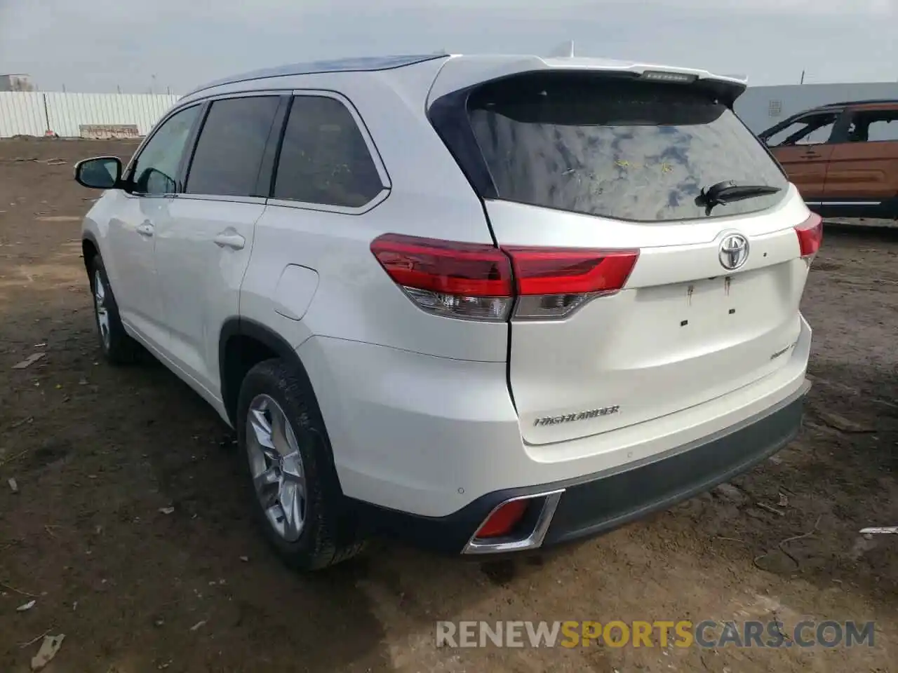 3 Photograph of a damaged car 5TDDZRFH1KS939070 TOYOTA HIGHLANDER 2019