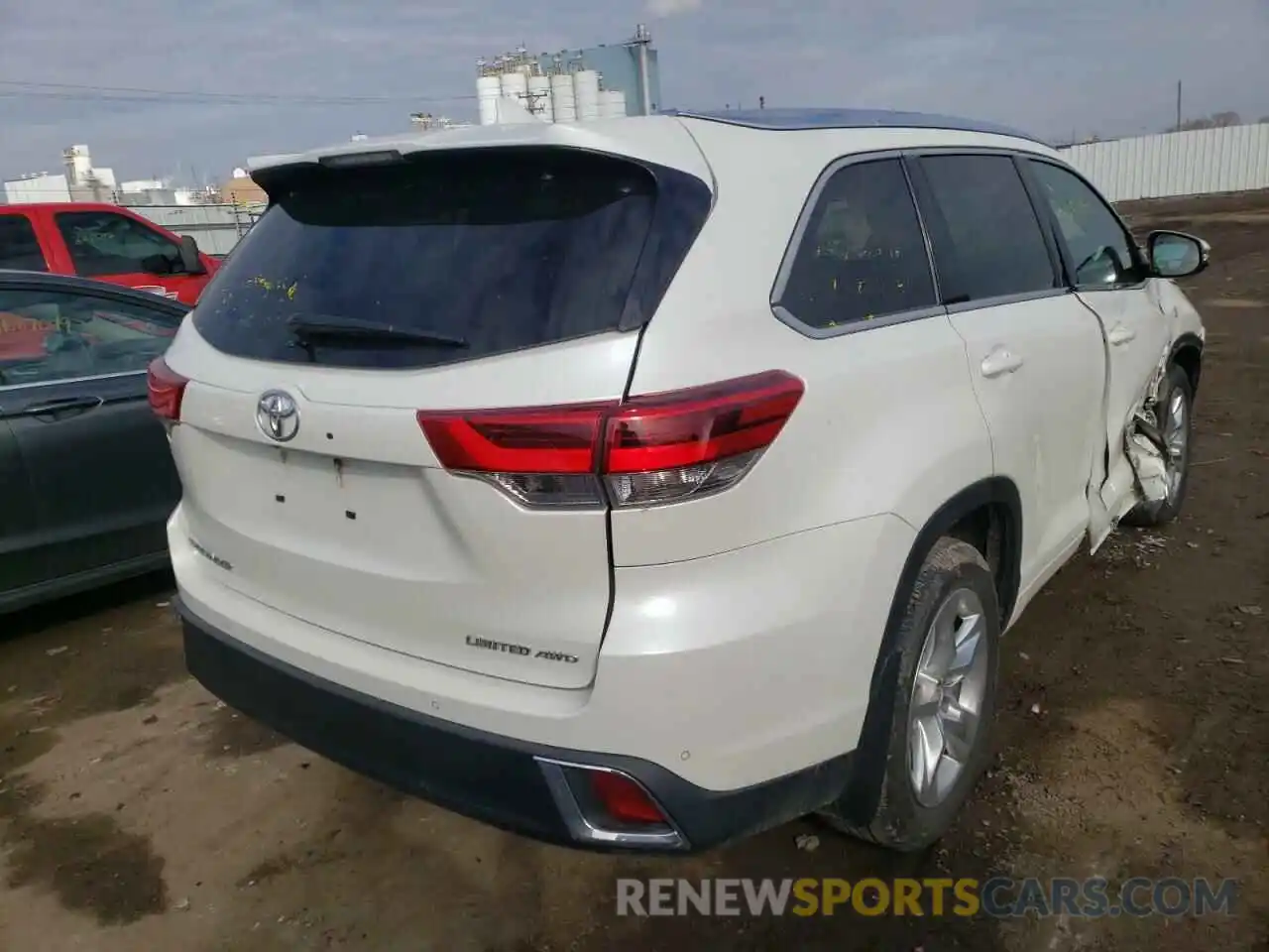 4 Photograph of a damaged car 5TDDZRFH1KS939070 TOYOTA HIGHLANDER 2019