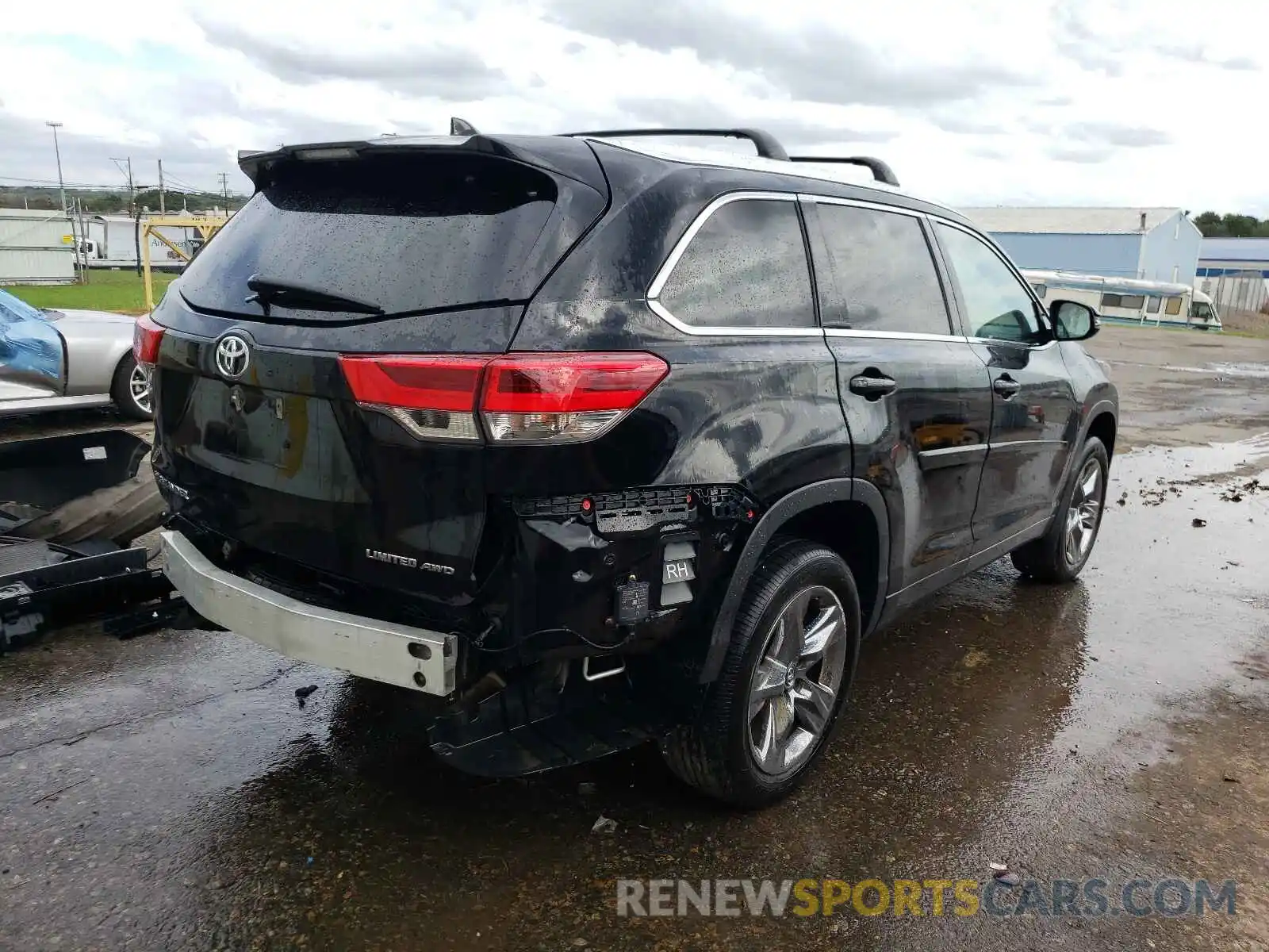 4 Photograph of a damaged car 5TDDZRFH1KS944236 TOYOTA HIGHLANDER 2019