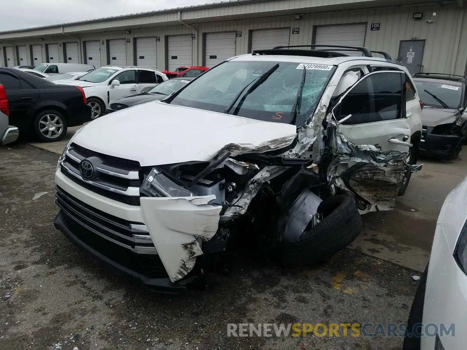 2 Photograph of a damaged car 5TDDZRFH1KS947802 TOYOTA HIGHLANDER 2019