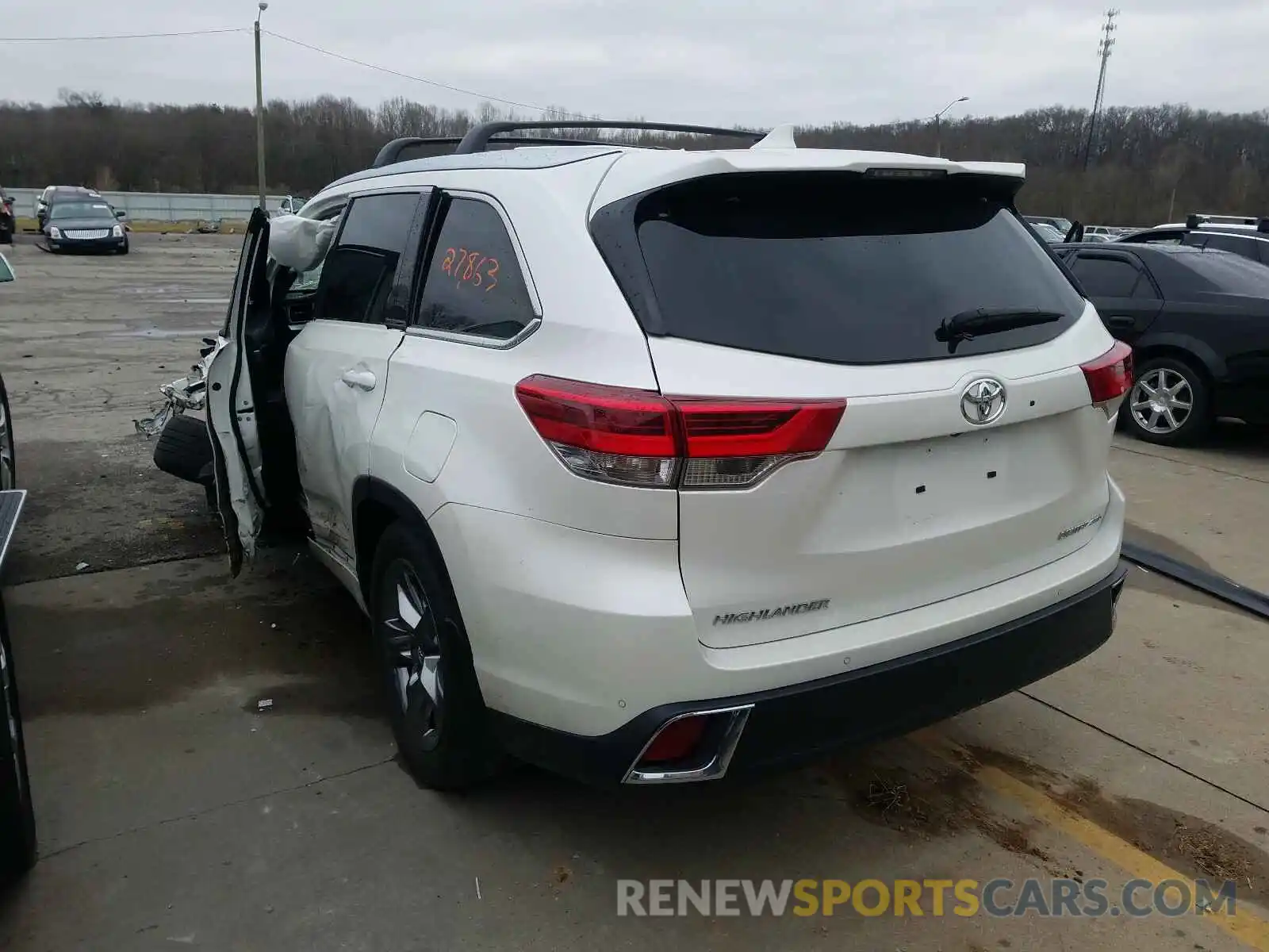 3 Photograph of a damaged car 5TDDZRFH1KS947802 TOYOTA HIGHLANDER 2019