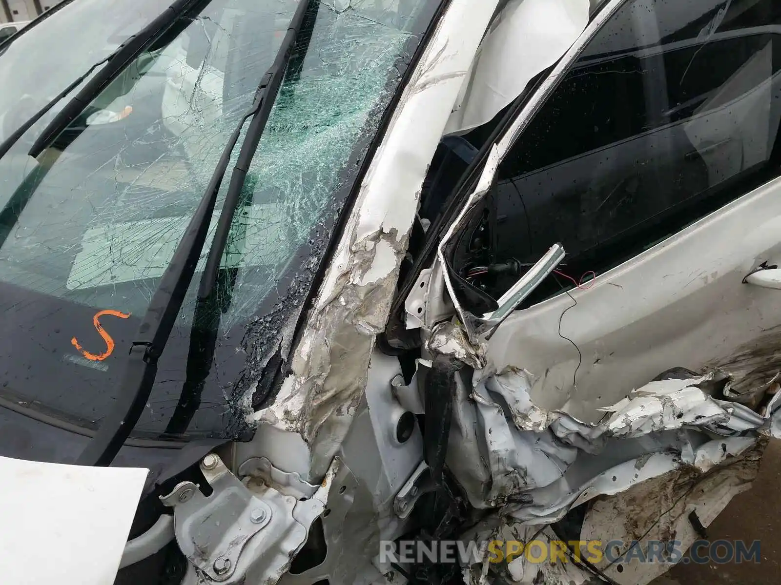 9 Photograph of a damaged car 5TDDZRFH1KS947802 TOYOTA HIGHLANDER 2019