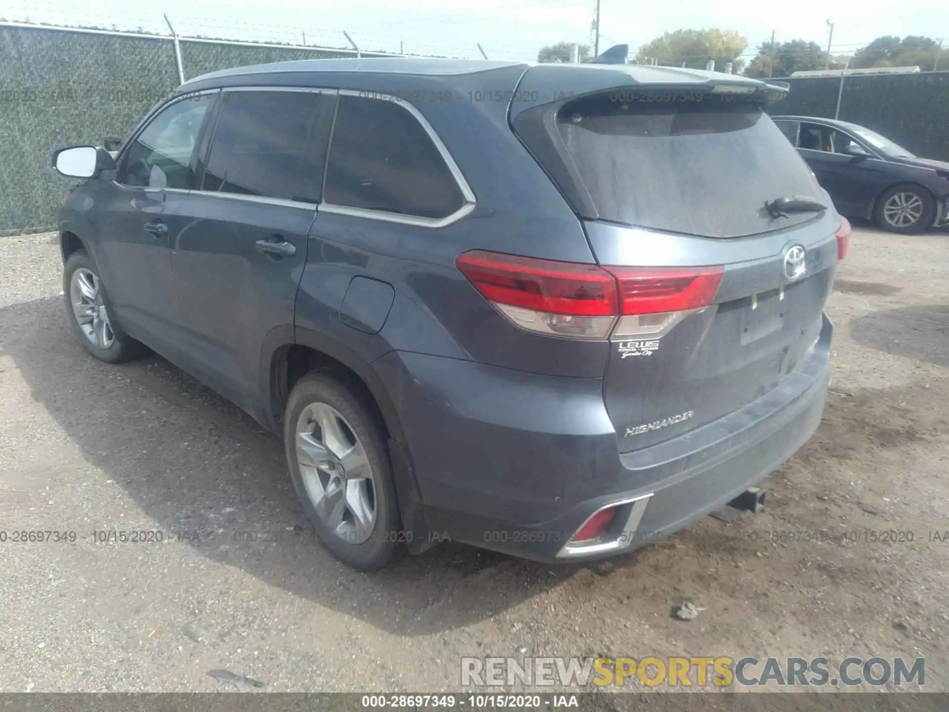 3 Photograph of a damaged car 5TDDZRFH1KS950442 TOYOTA HIGHLANDER 2019