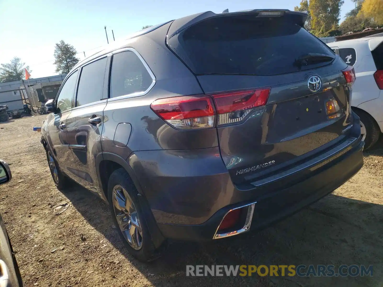 3 Photograph of a damaged car 5TDDZRFH1KS953356 TOYOTA HIGHLANDER 2019