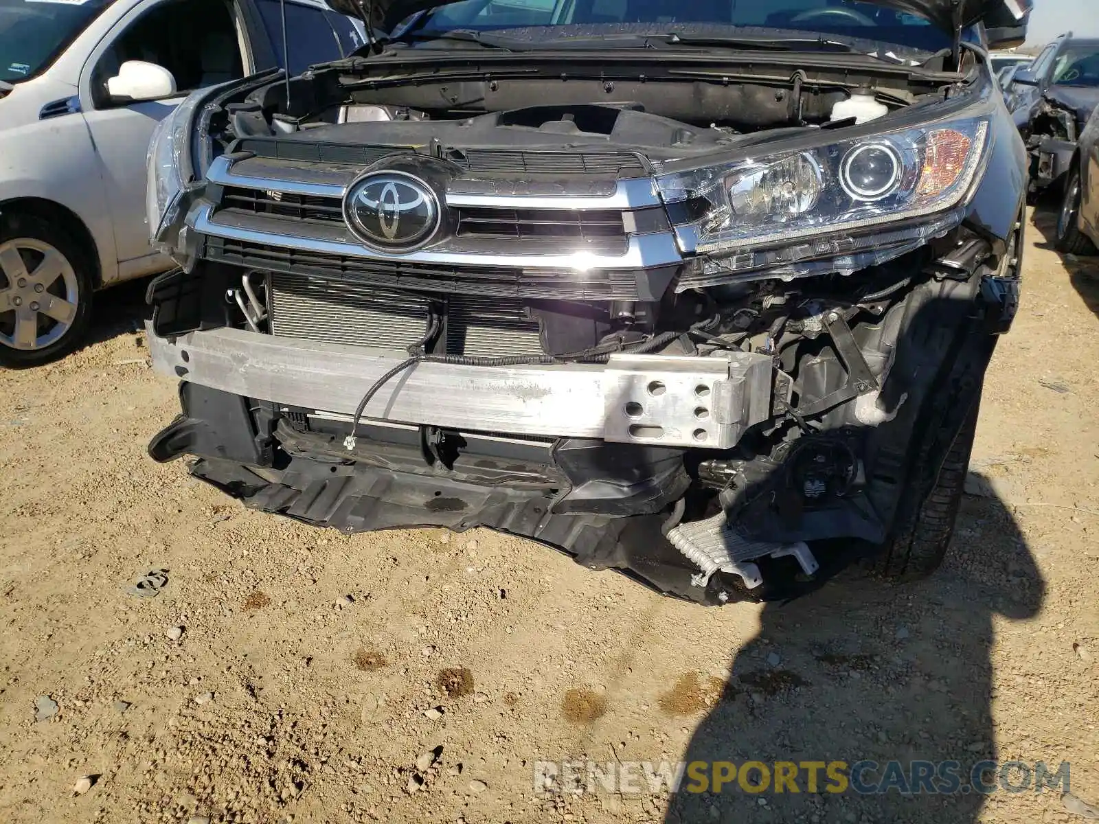 9 Photograph of a damaged car 5TDDZRFH1KS953356 TOYOTA HIGHLANDER 2019