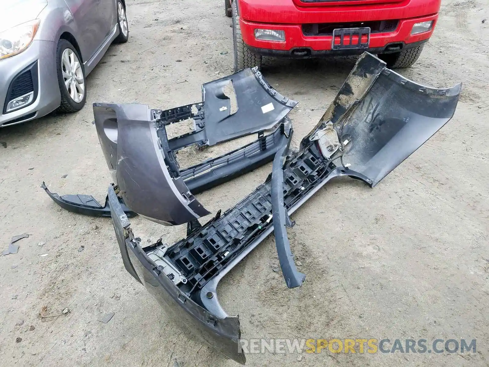 9 Photograph of a damaged car 5TDDZRFH1KS953972 TOYOTA HIGHLANDER 2019
